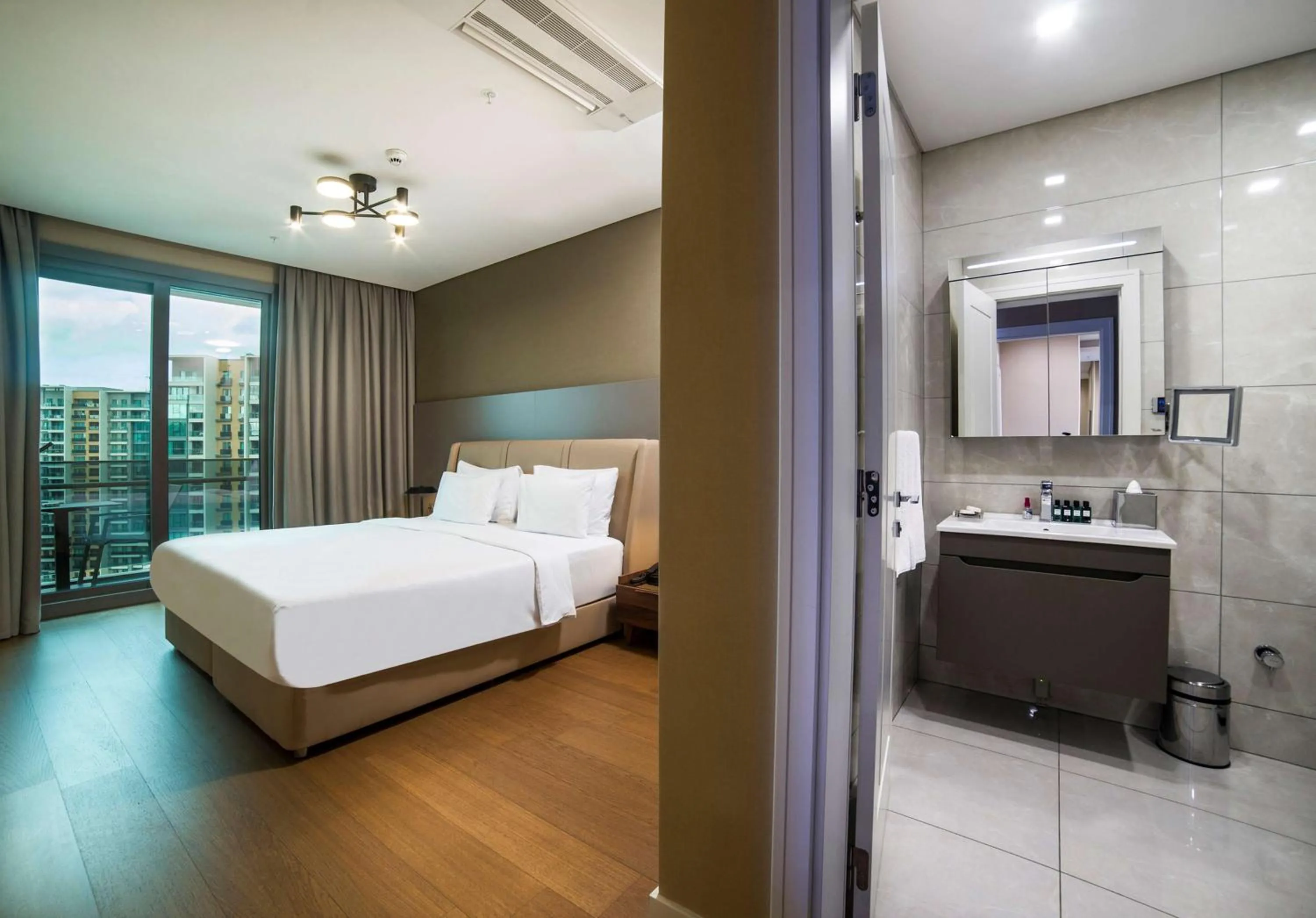 Bathroom, Bed in Radisson Residences Vadistanbul