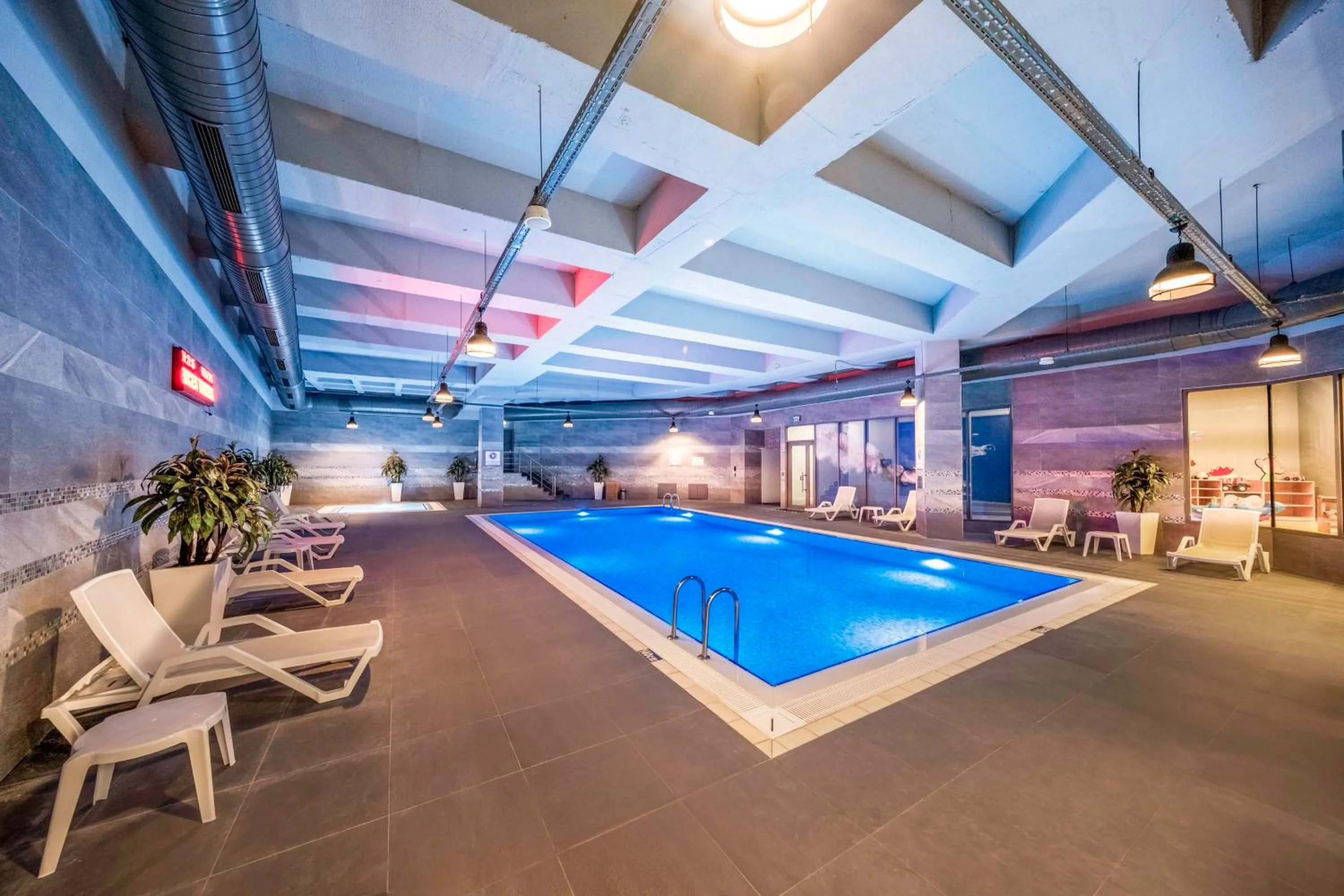 Pool view in Radisson Residences Vadistanbul