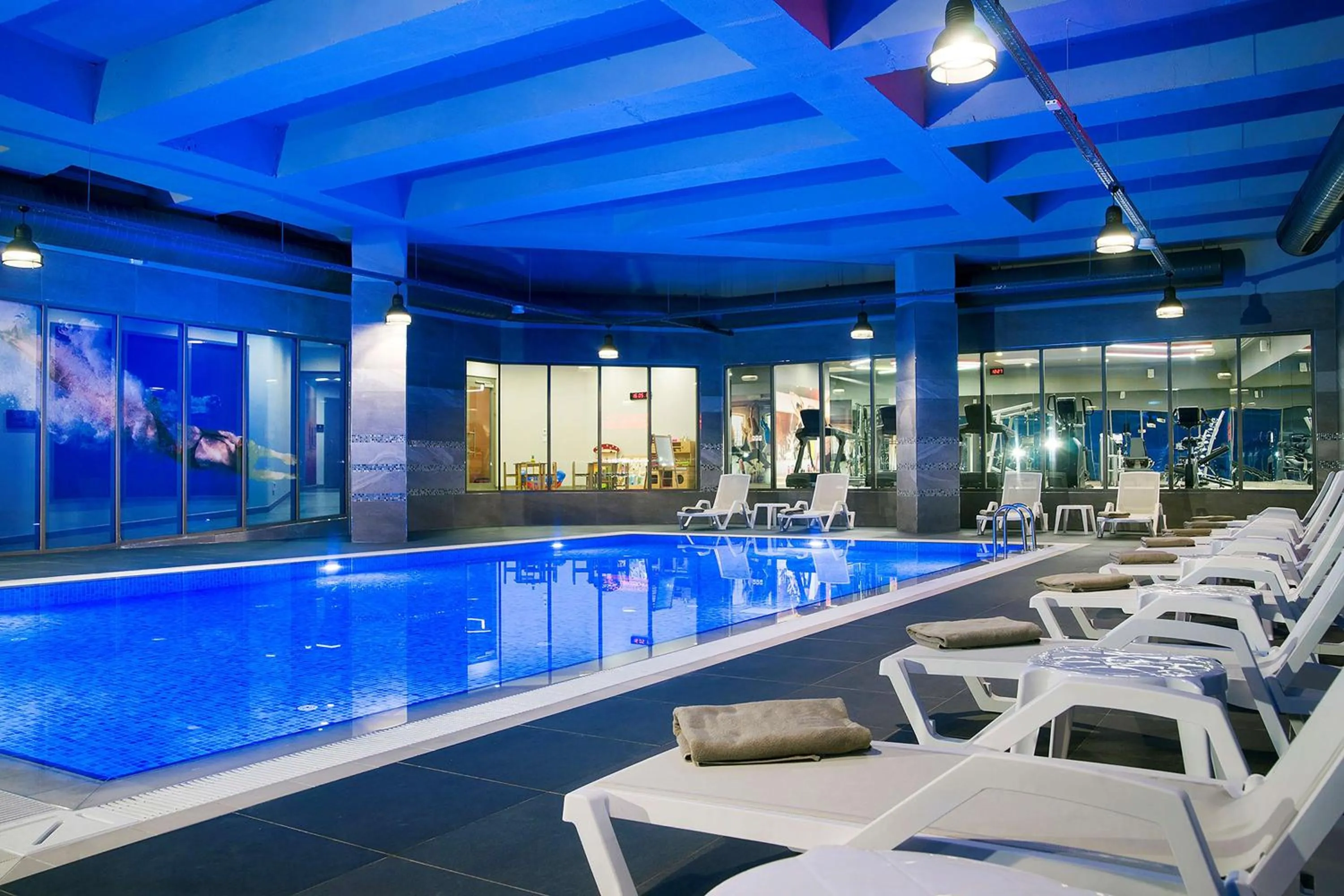 Pool view in Radisson Residences Vadistanbul
