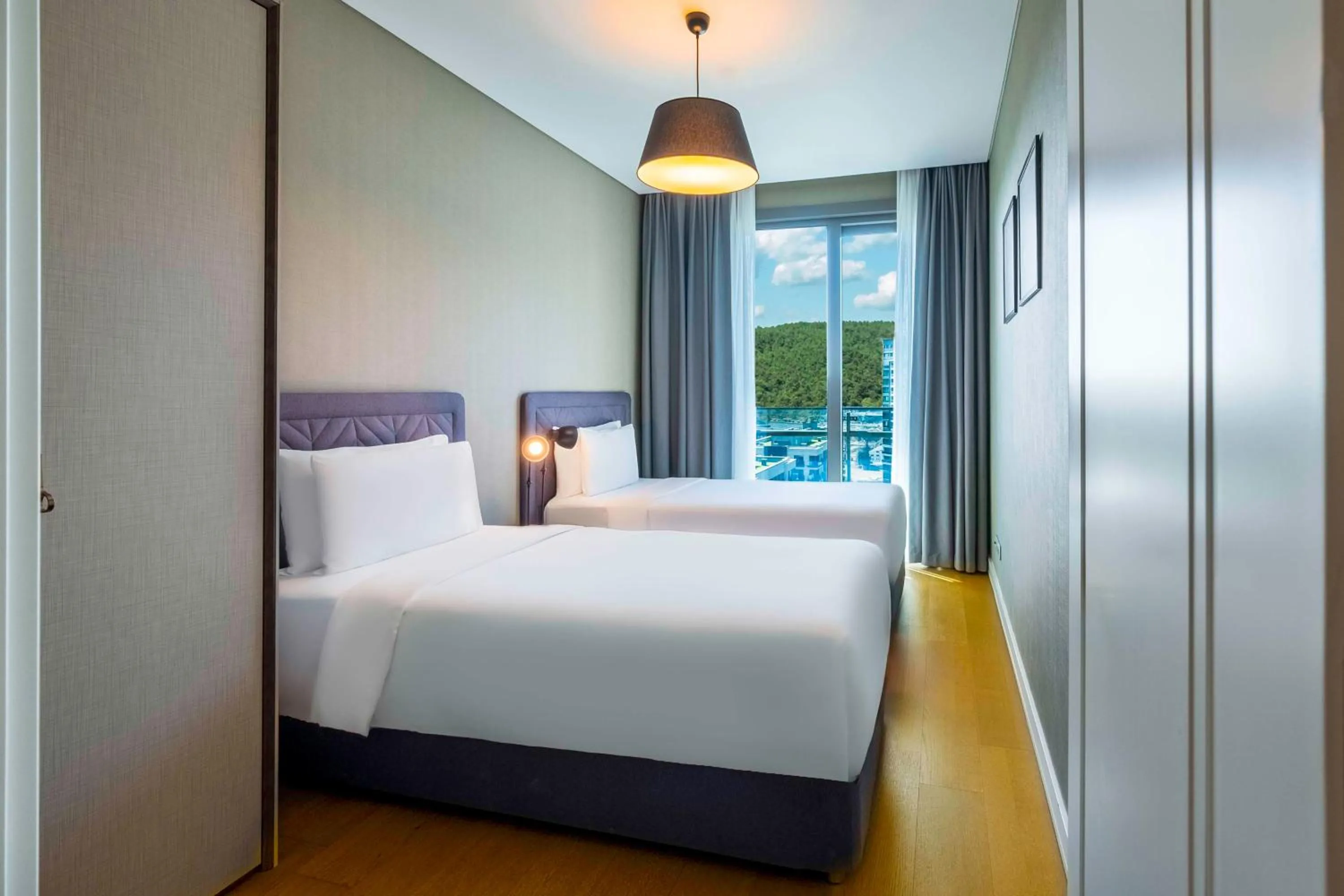 Photo of the whole room, Bed in Radisson Residences Vadistanbul