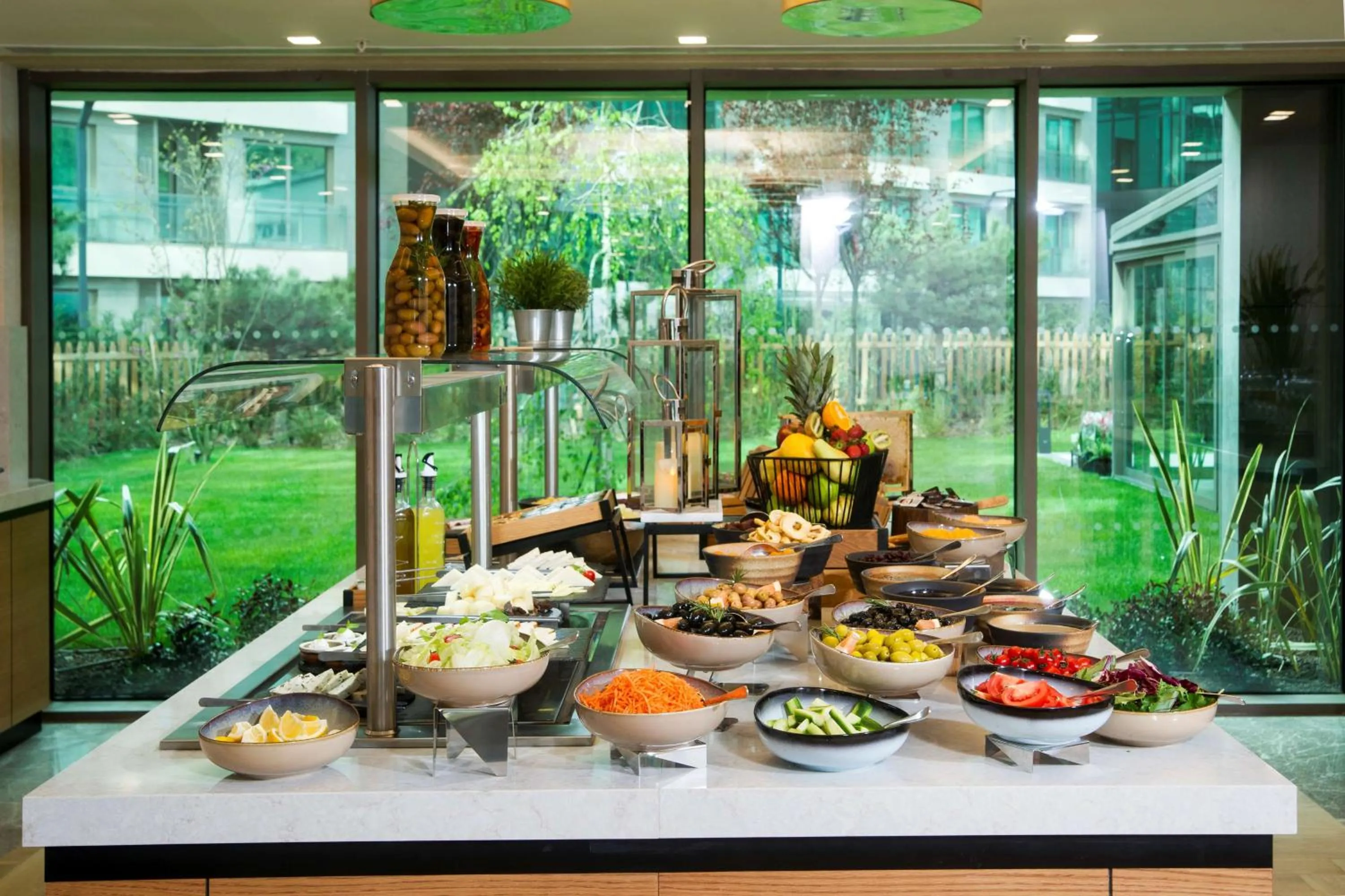 Restaurant/places to eat in Radisson Residences Vadistanbul