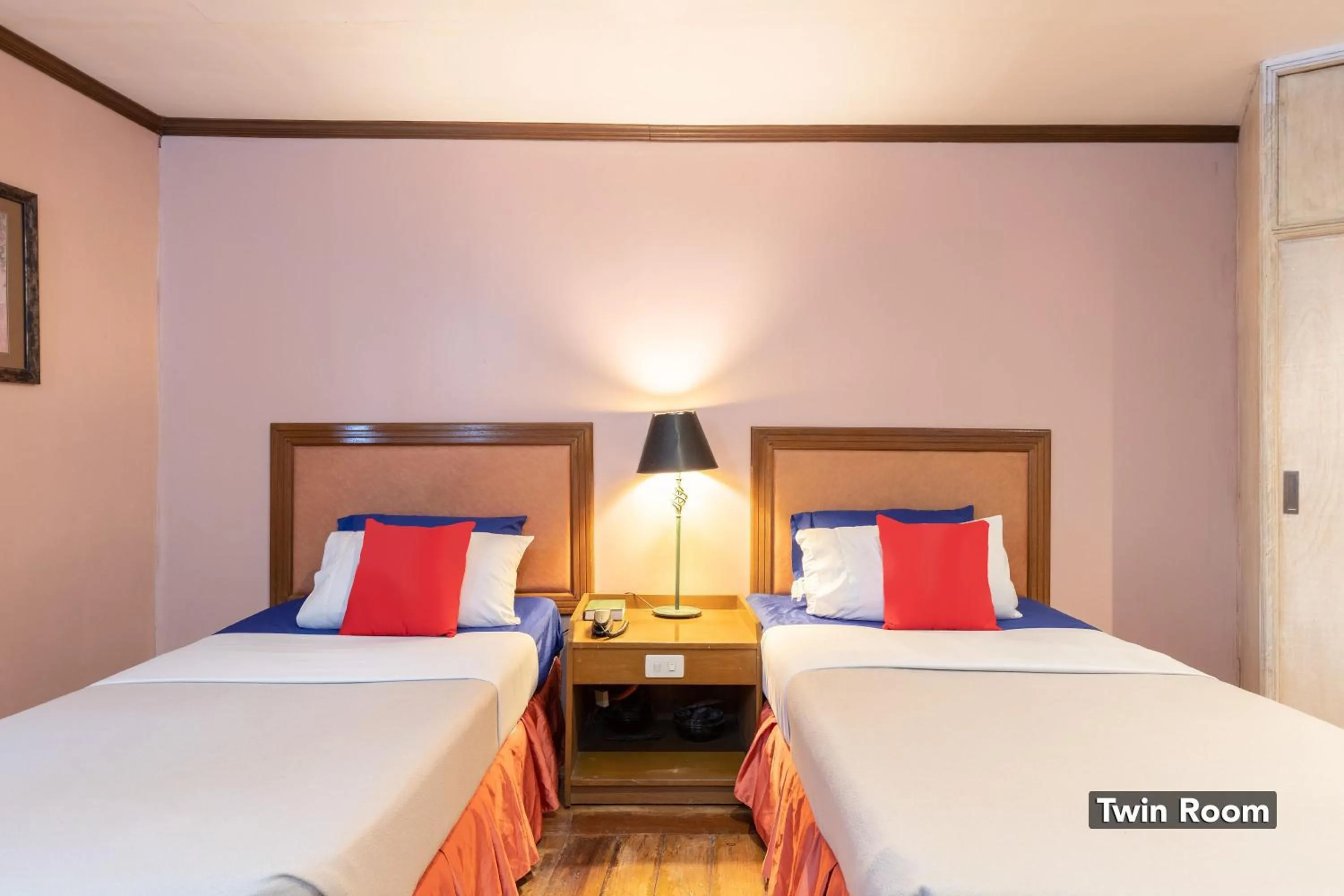 Bed in South Drive Baguio Manor