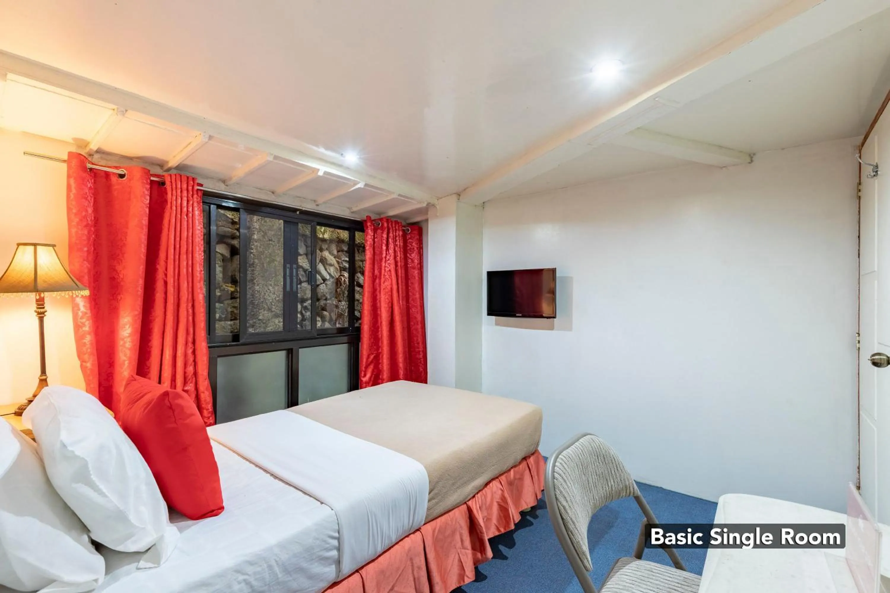 Bed in South Drive Baguio Manor