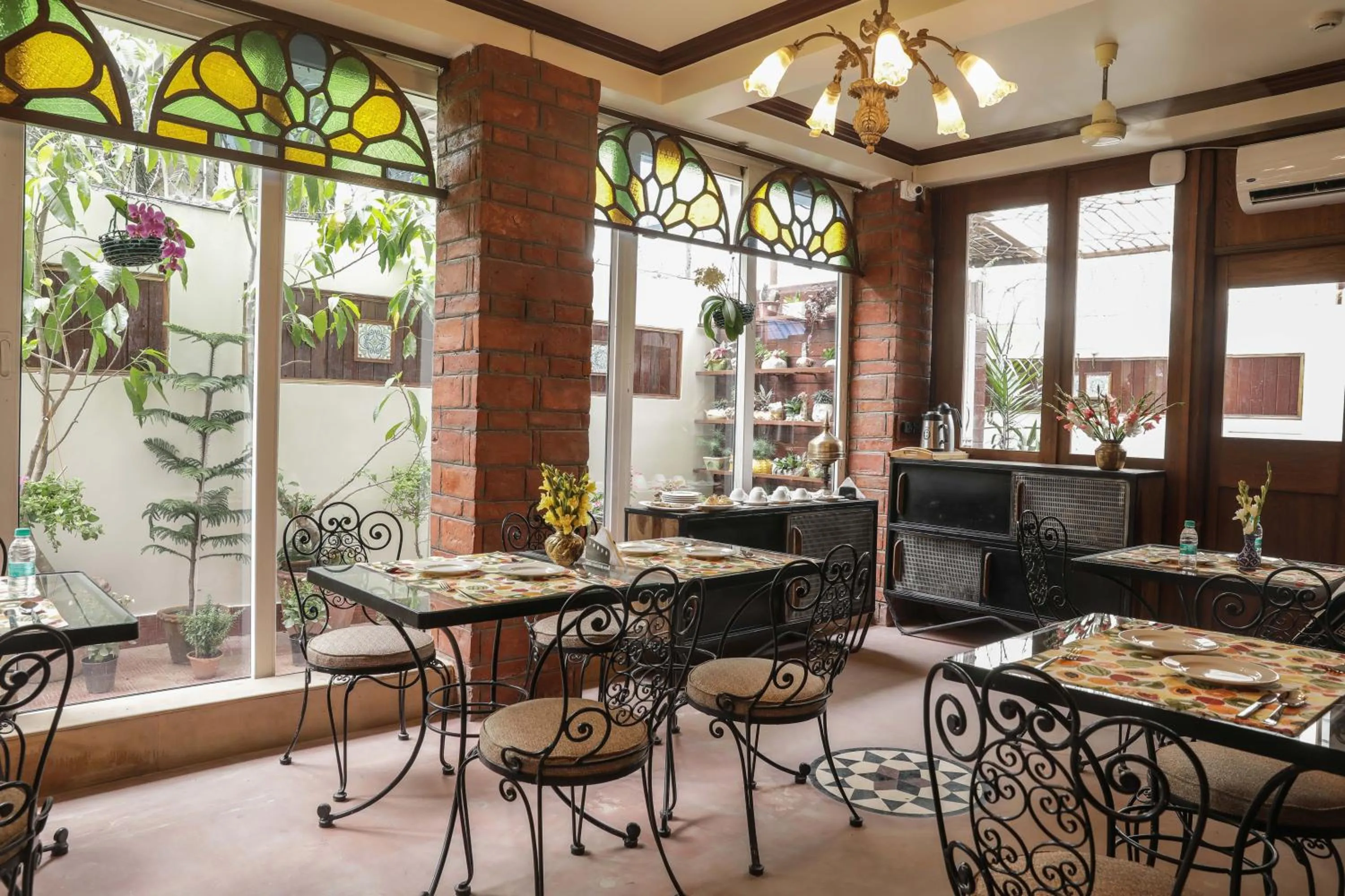Restaurant/places to eat in The Mandeville