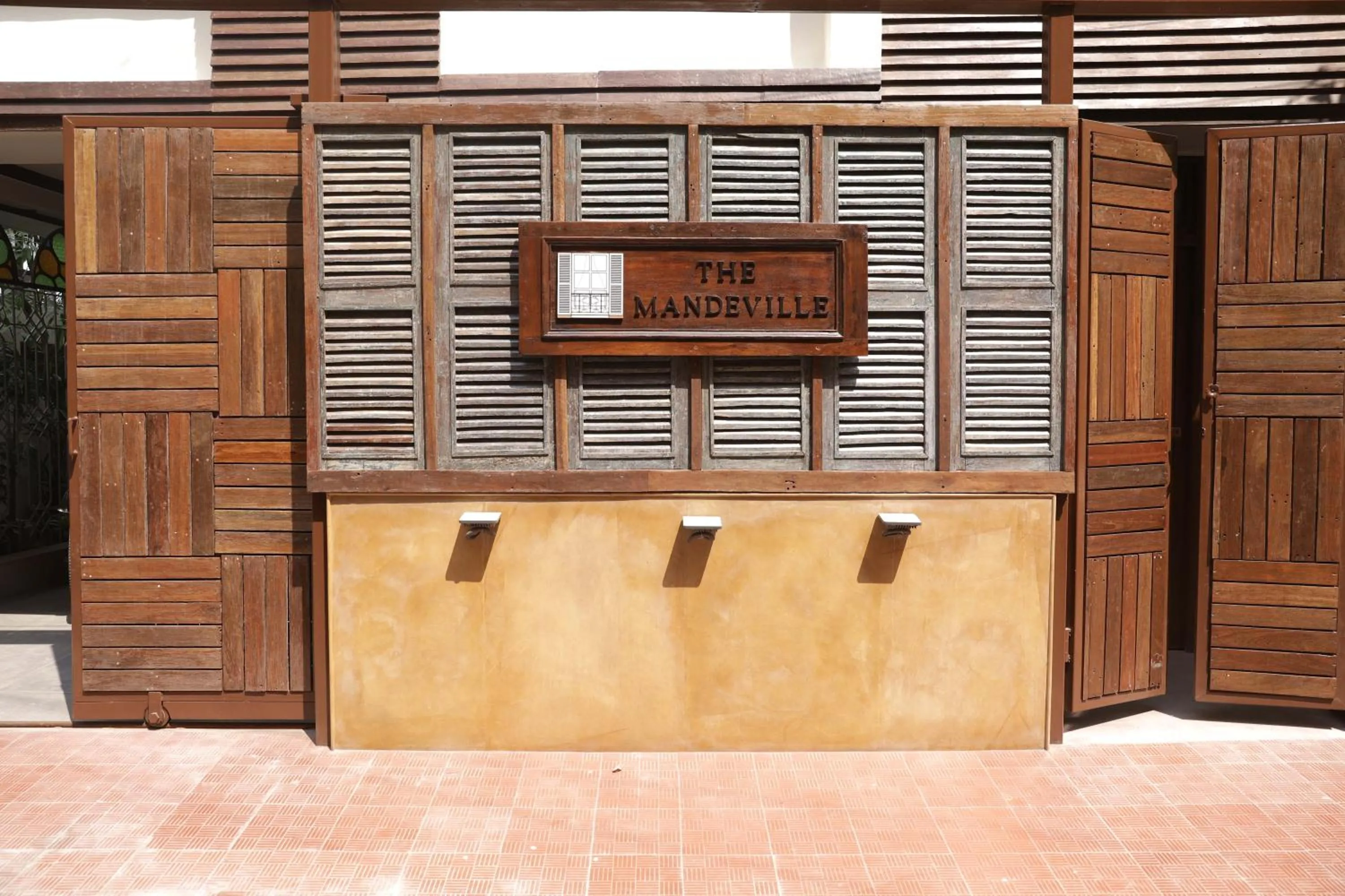 Facade/entrance in The Mandeville