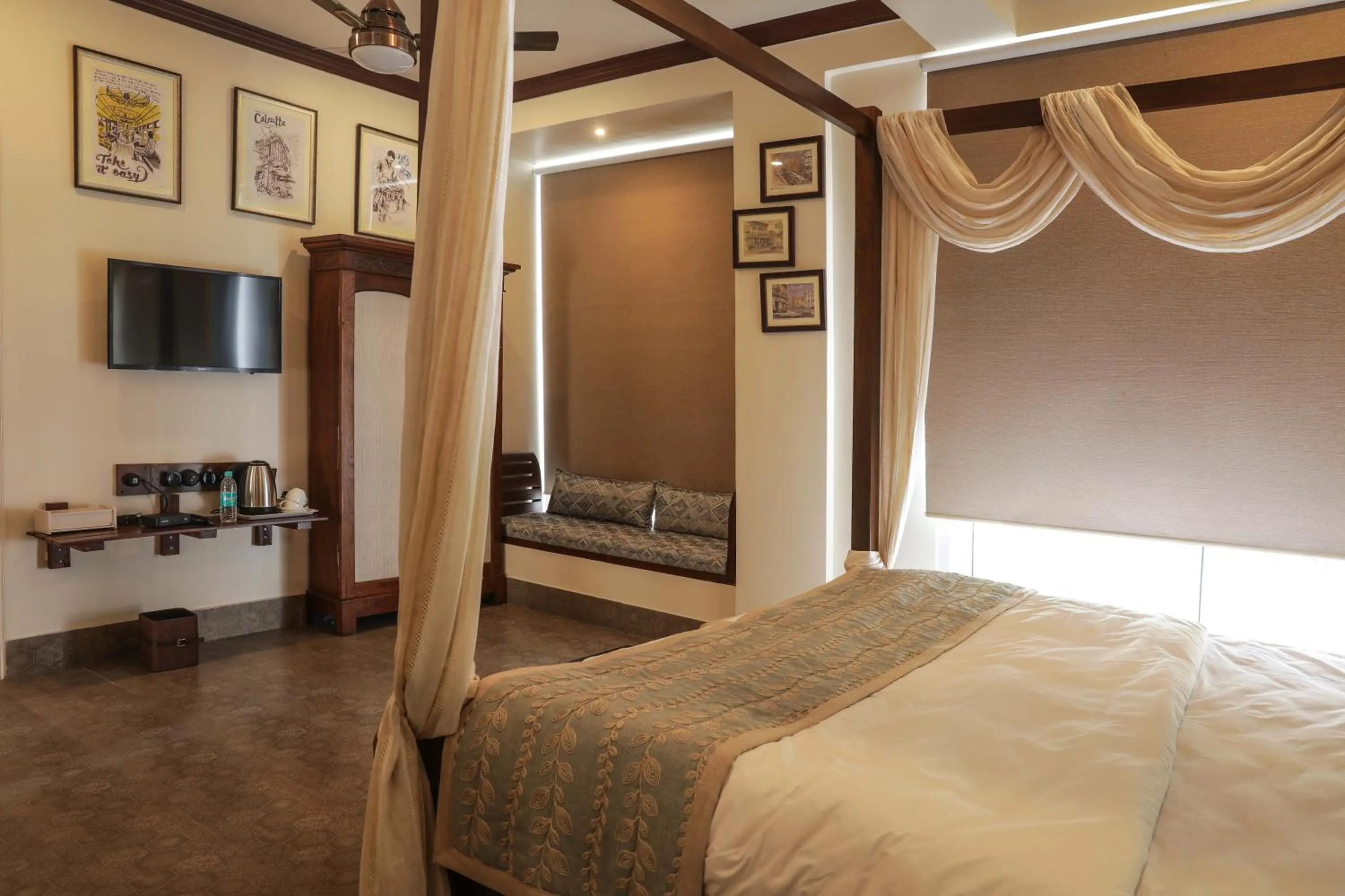 Photo of the whole room, Bed in The Mandeville