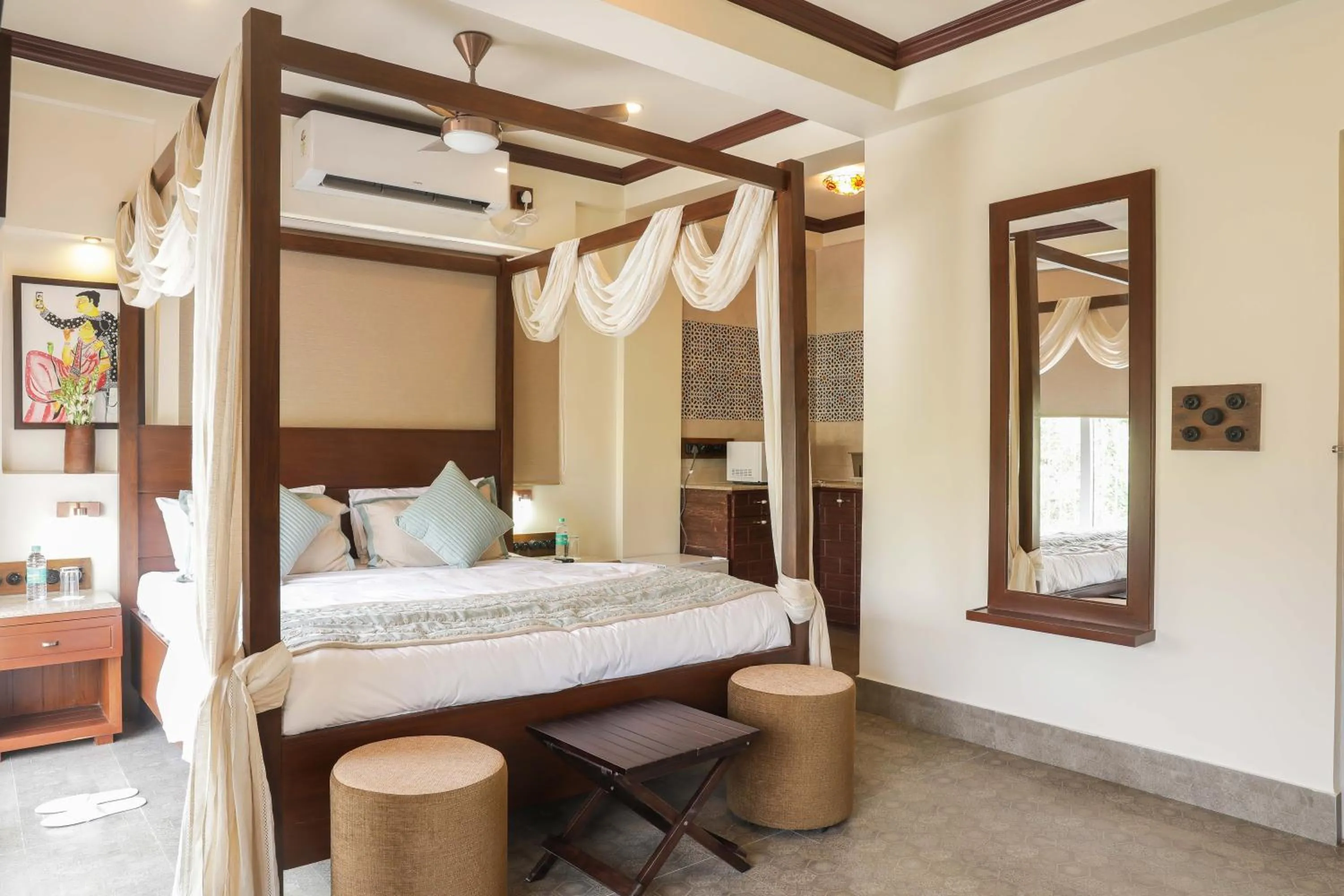 Photo of the whole room, Bed in The Mandeville