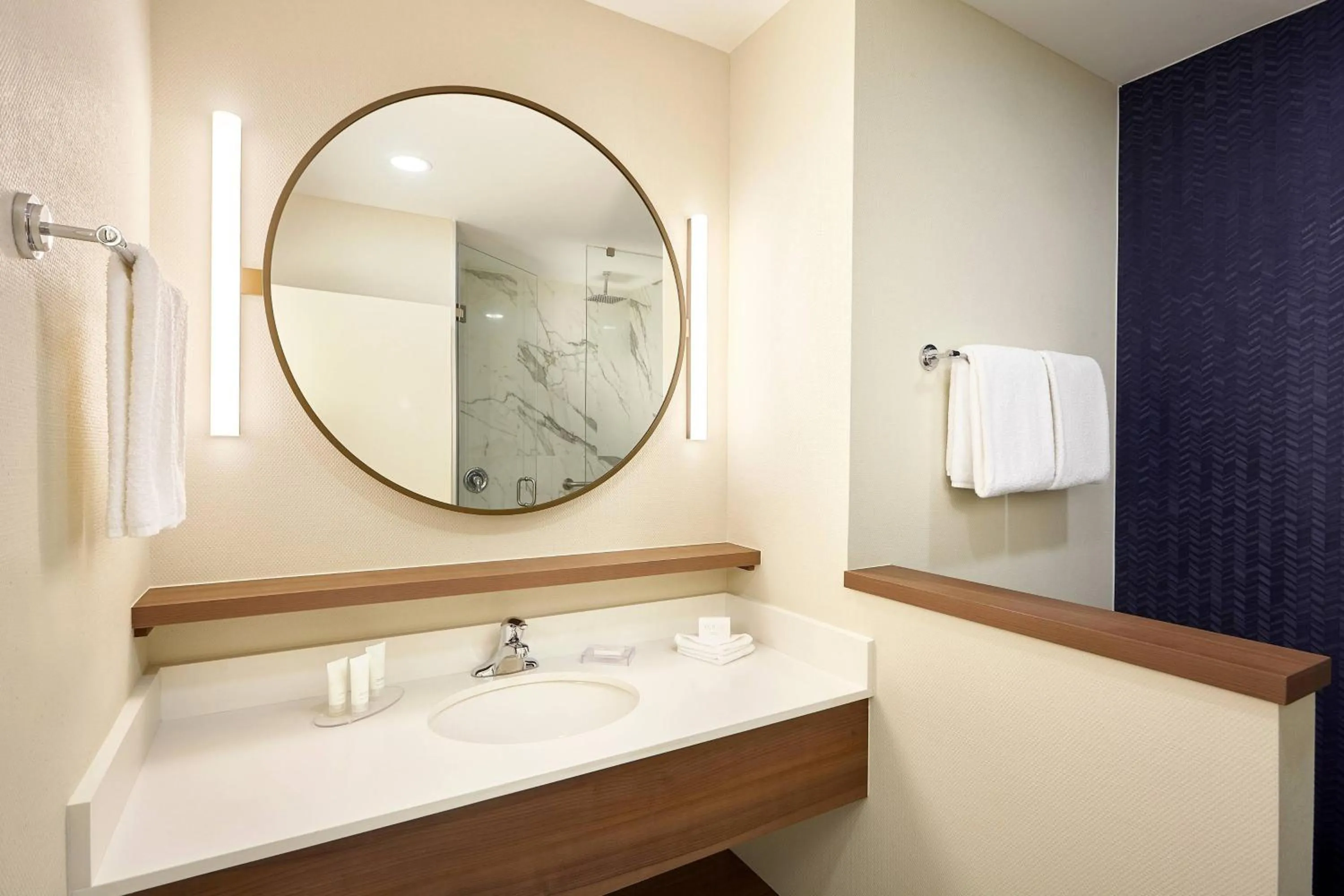 Bathroom in Fairfield Inn & Suites Silao Guanajuato Airport