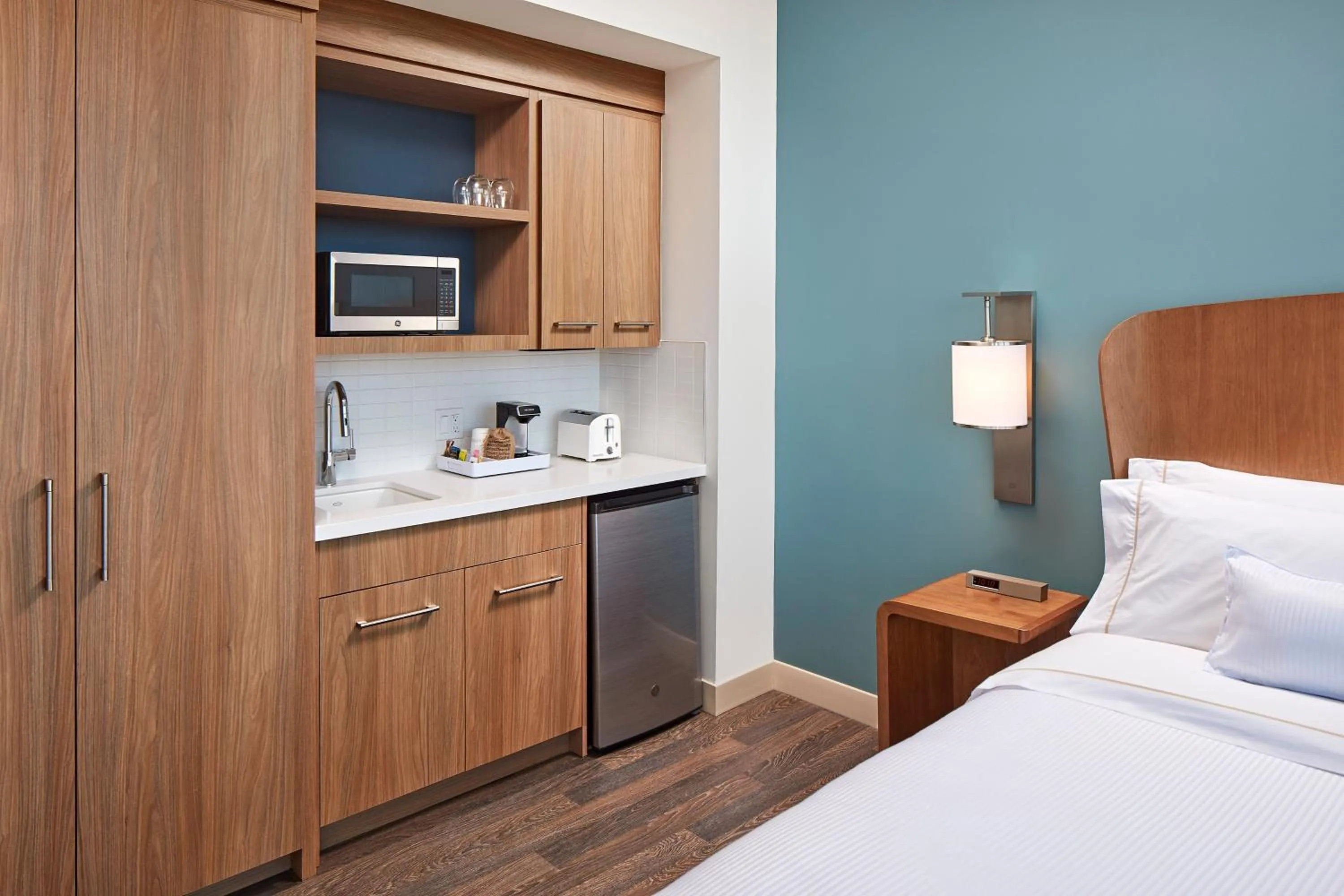 Kitchen or kitchenette, Bed in Element Santa Clara