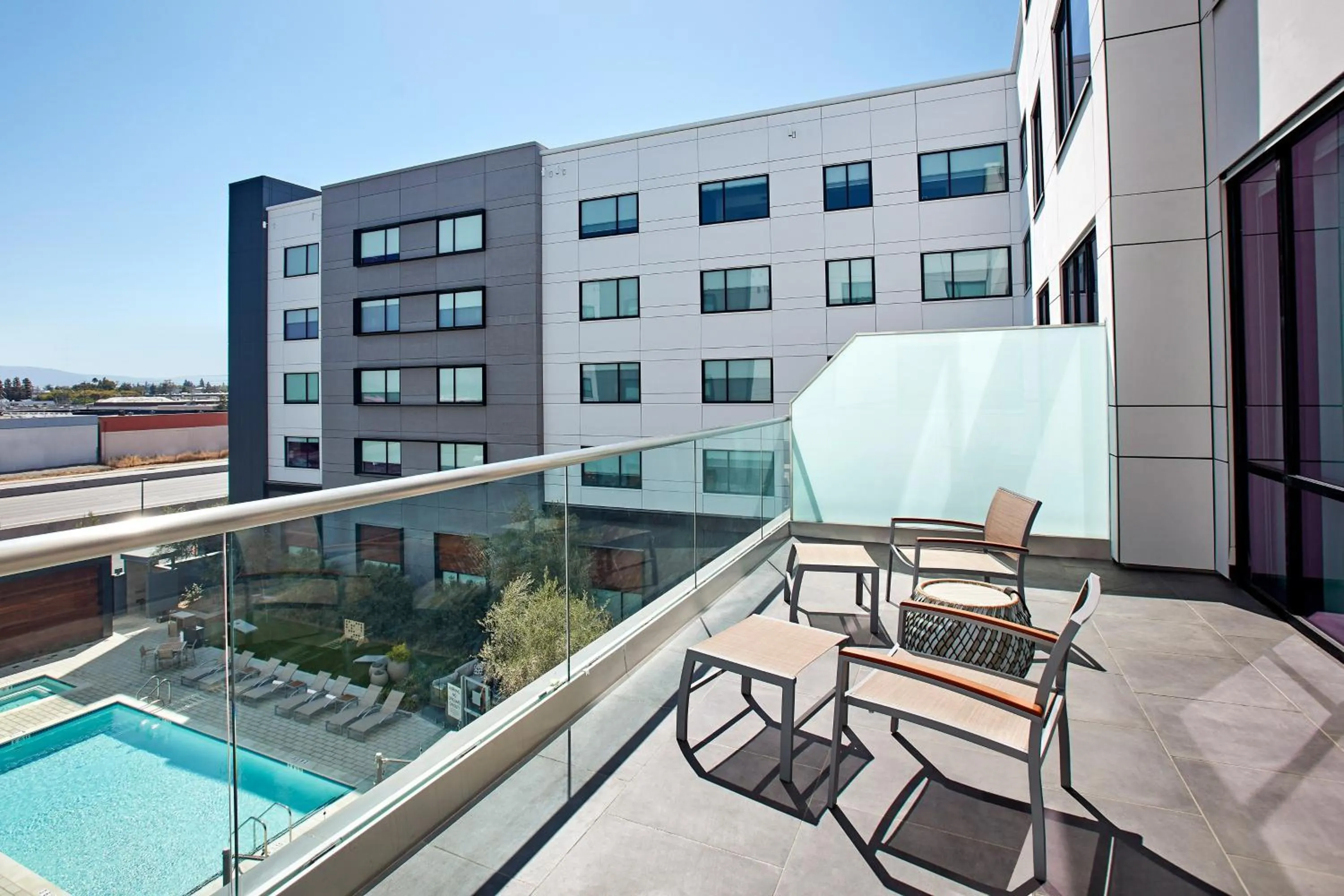 Photo of the whole room in Element Santa Clara