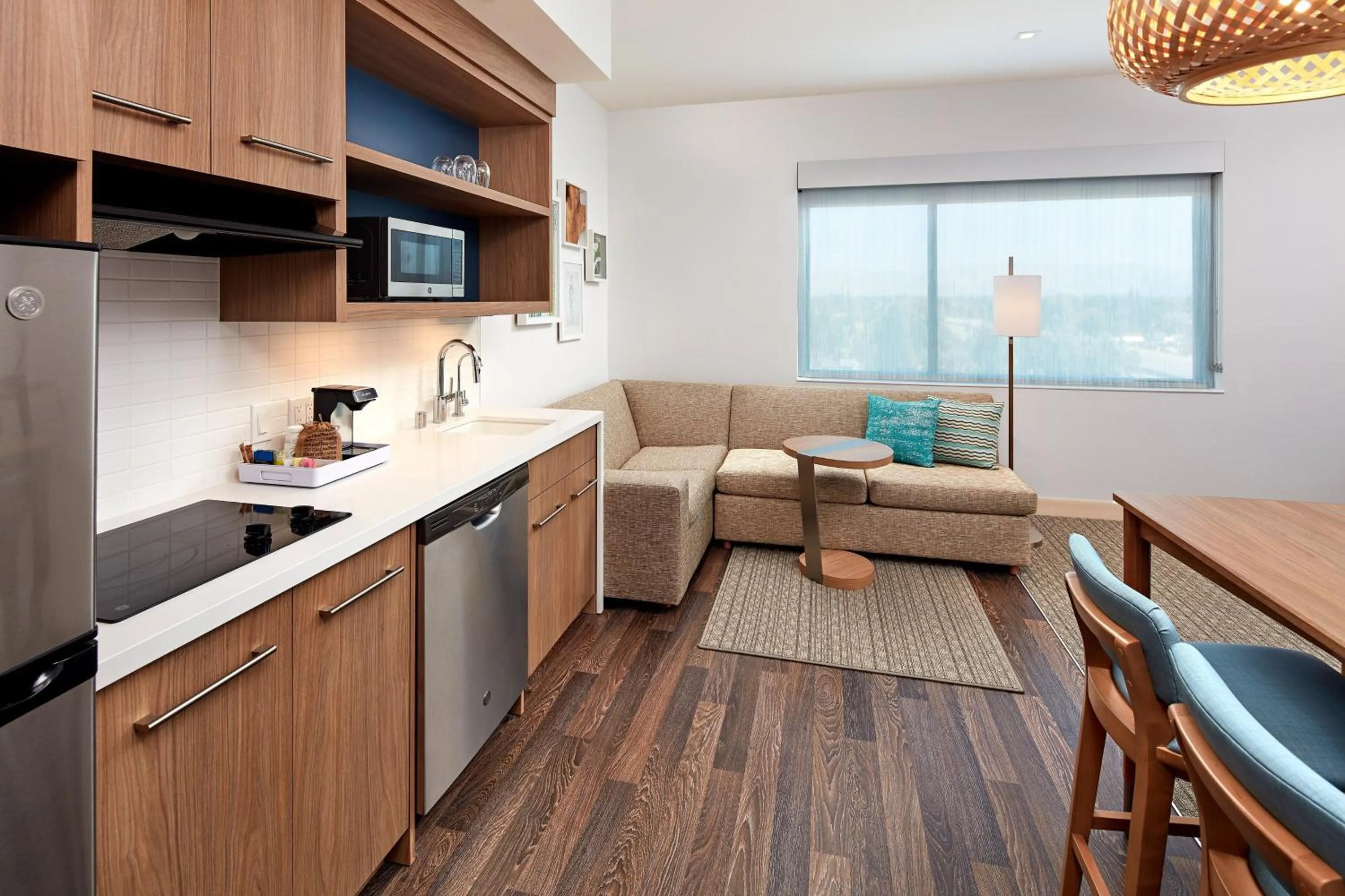 Kitchen or kitchenette in Element Santa Clara