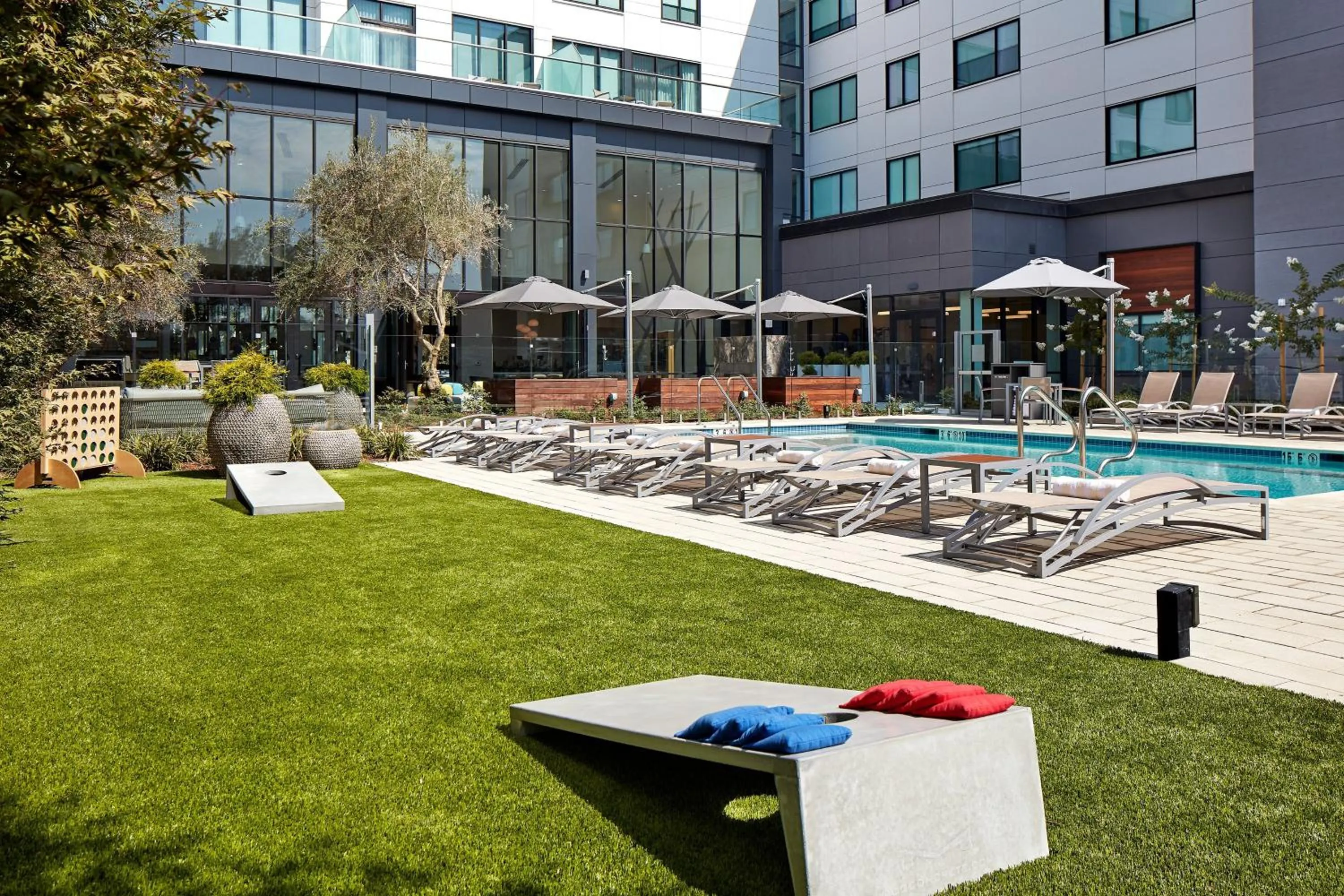 Swimming pool in Element Santa Clara