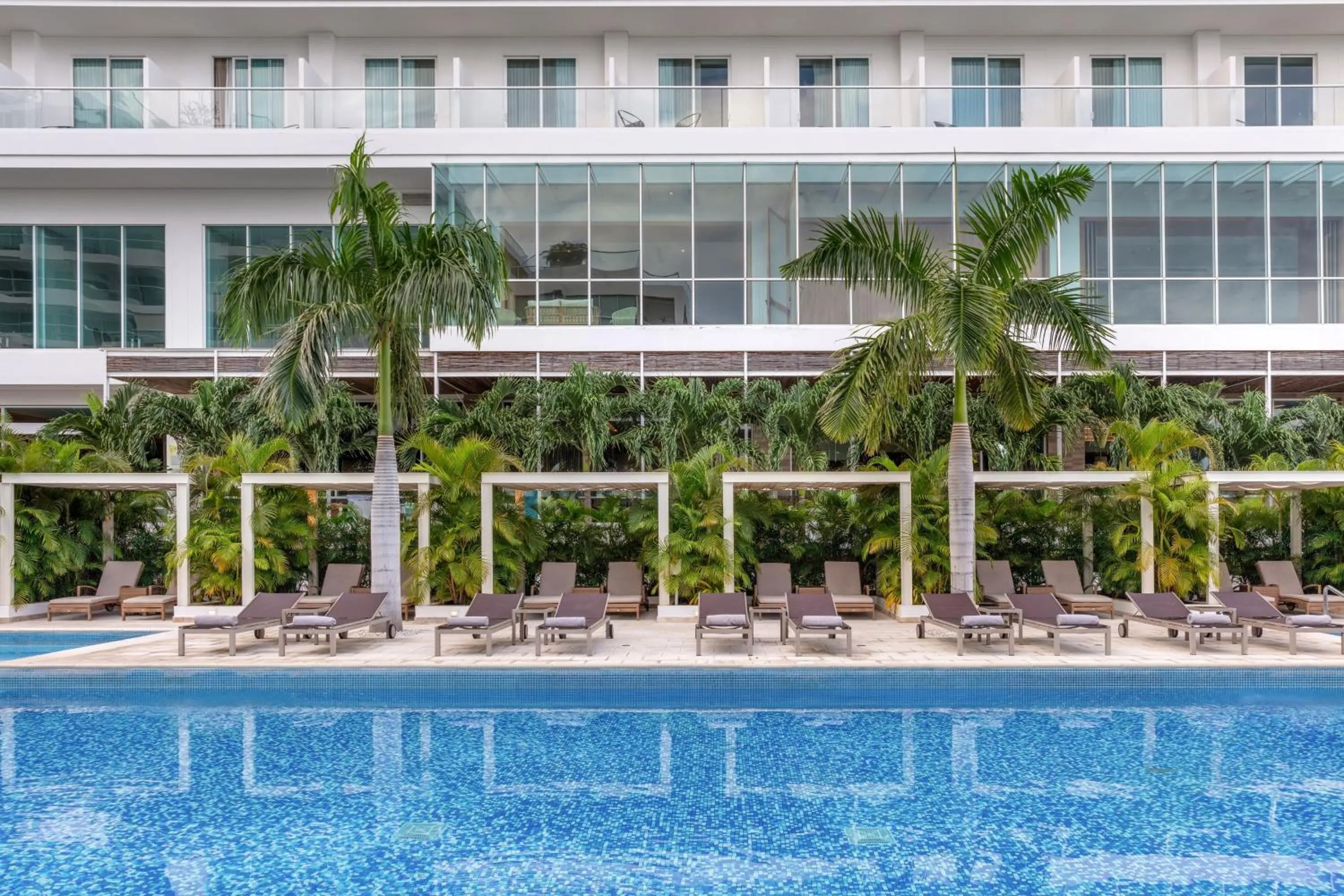 Swimming pool in Santa Marta Marriott Resort Playa Dormida