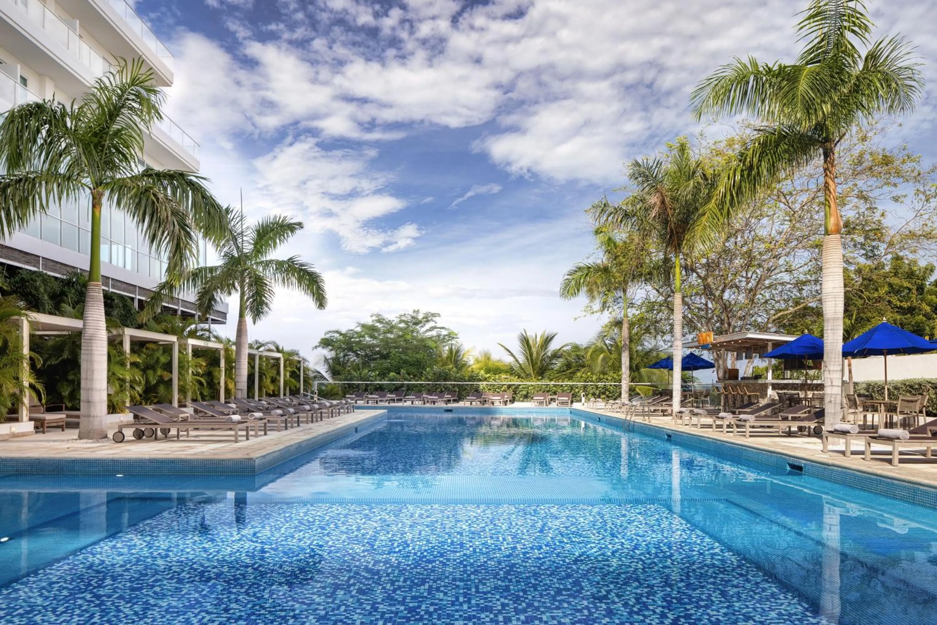 Swimming pool in Santa Marta Marriott Resort Playa Dormida
