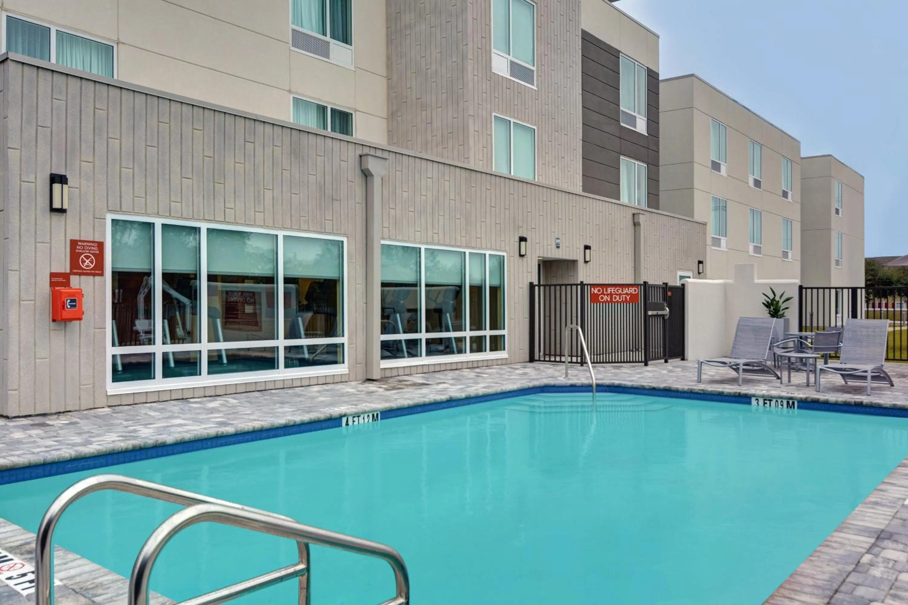 Swimming pool in TownePlace Suites by Marriott Sarasota/Bradenton West