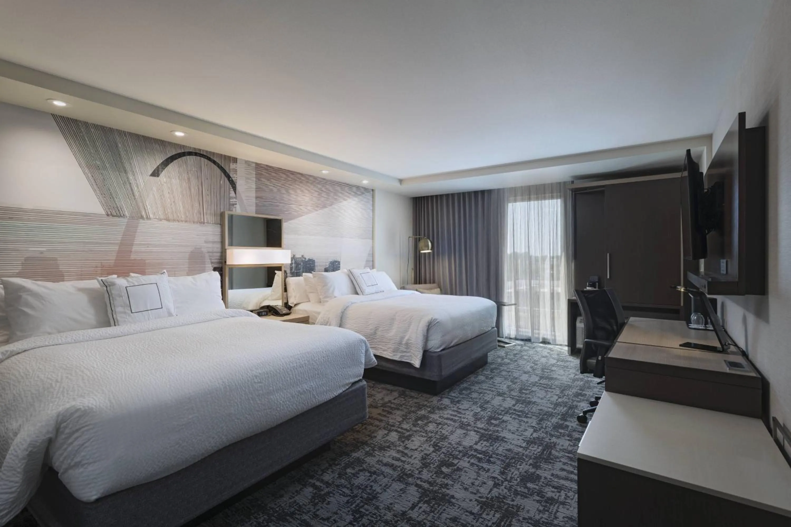 Photo of the whole room, Bed in Courtyard St. Louis Brentwood