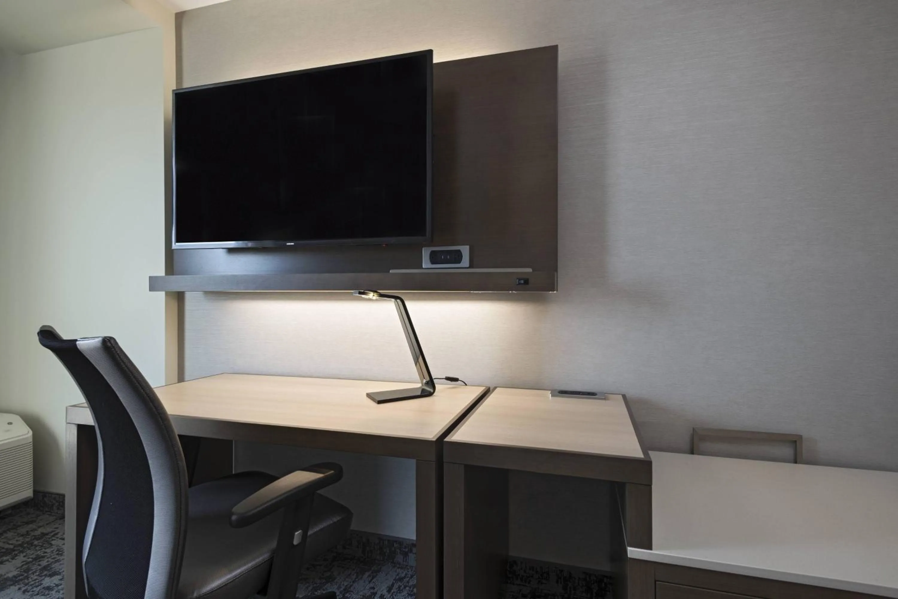 Photo of the whole room in Courtyard St. Louis Brentwood