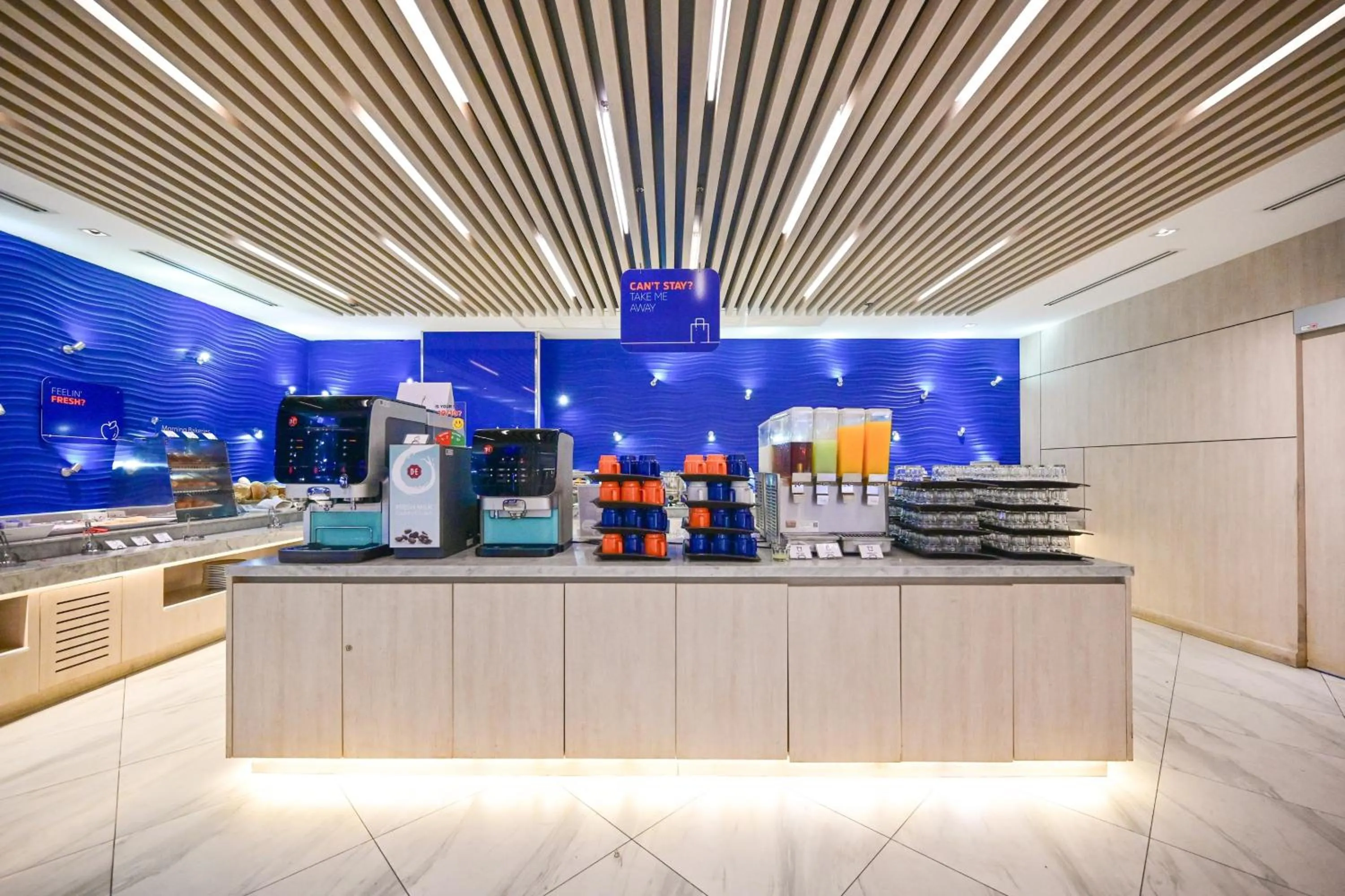 Restaurant/places to eat in Holiday Inn Express Pattaya Central by IHG