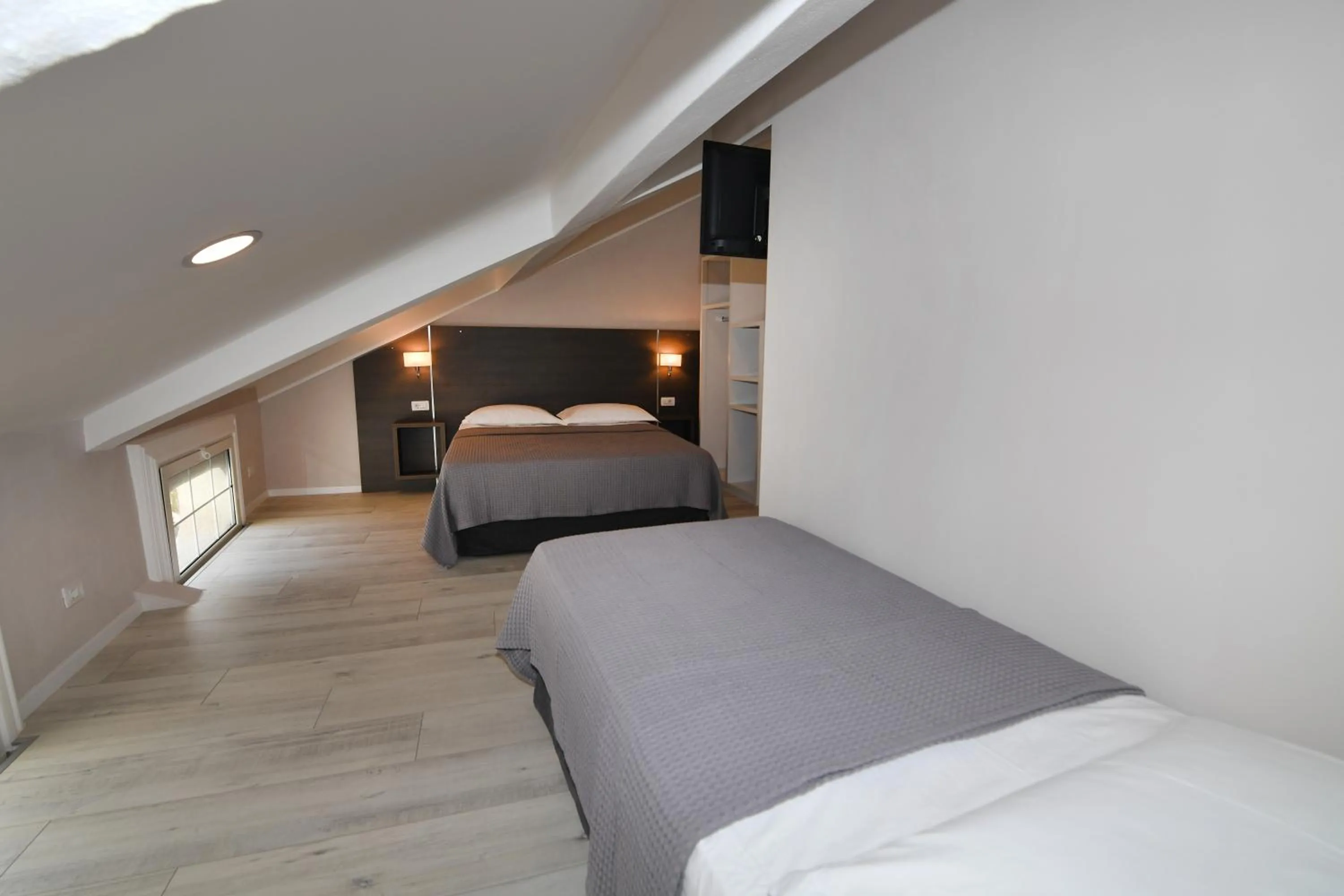 Photo of the whole room, Bed in Promenade Hotel