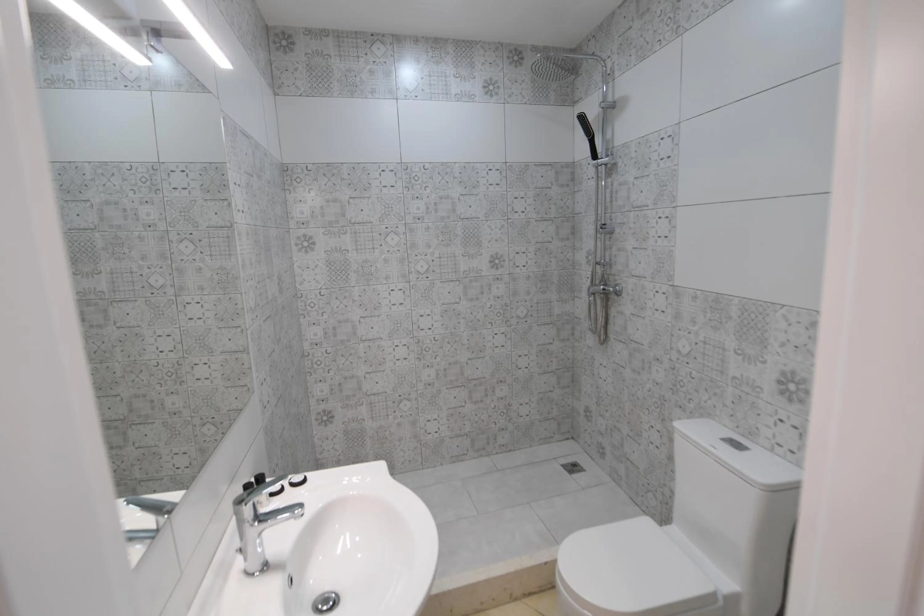 Bathroom in Promenade Hotel