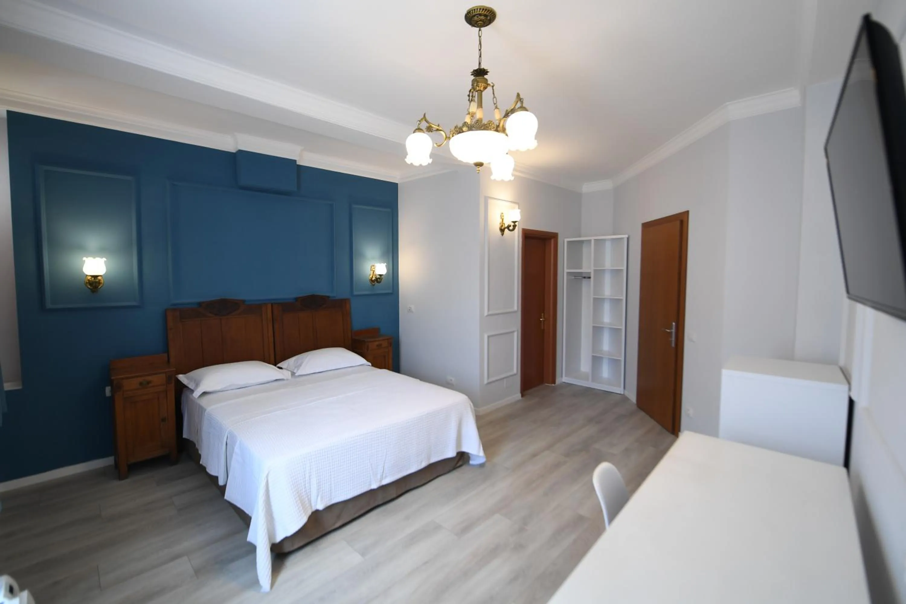 Photo of the whole room, Bed in Promenade Hotel