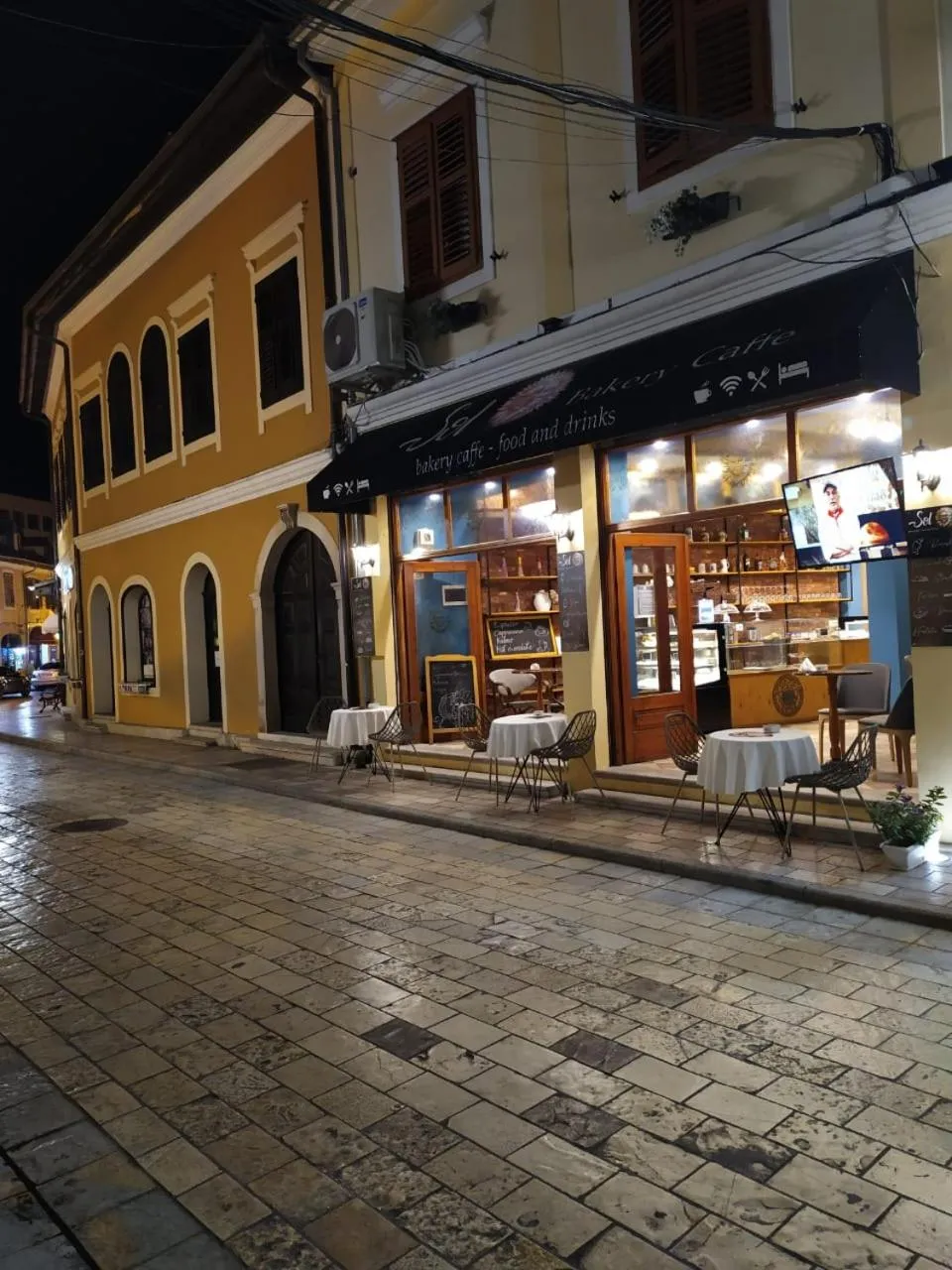 Property building in Promenade Hotel