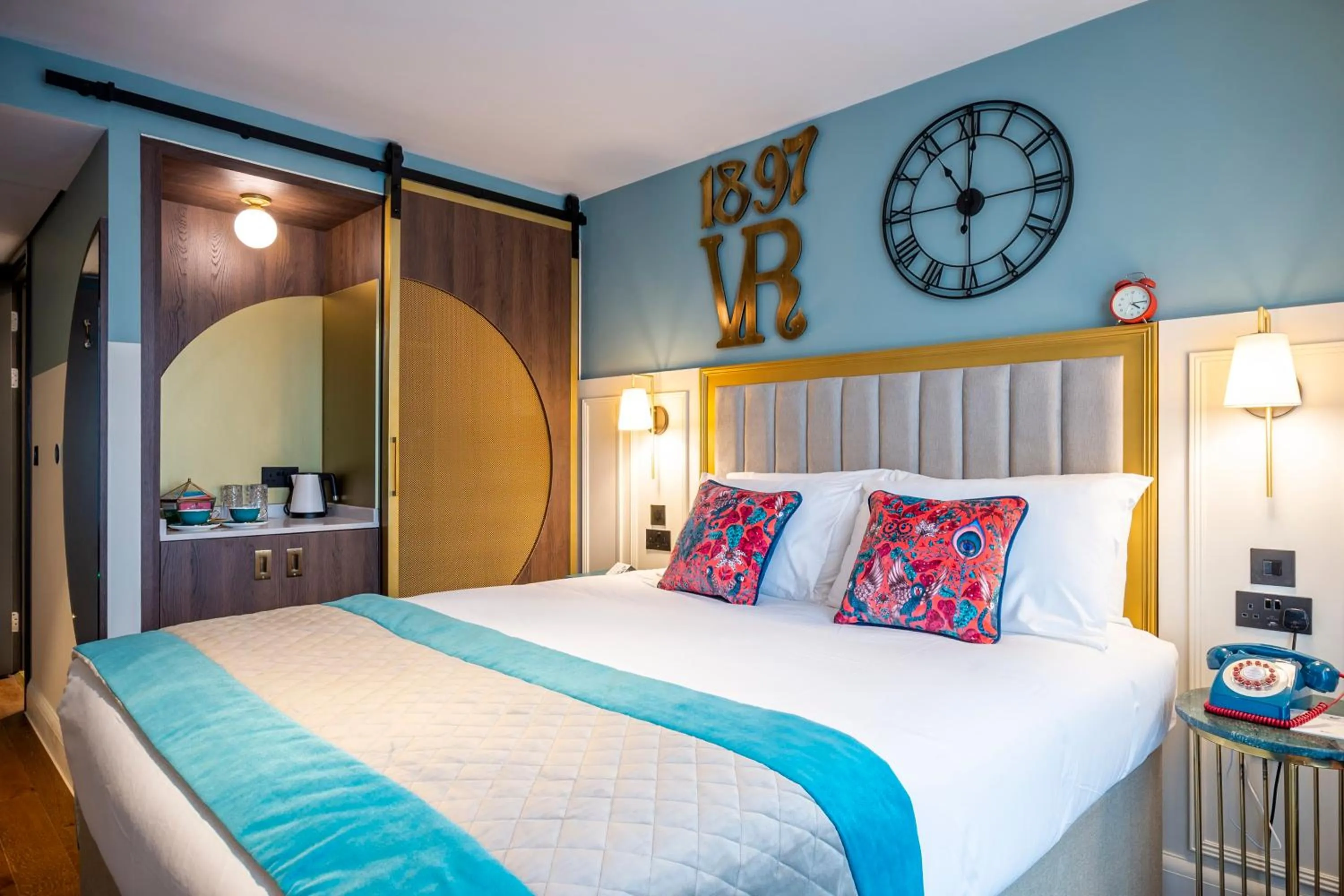 Photo of the whole room, Bed in Hotel Indigo - Chester by IHG