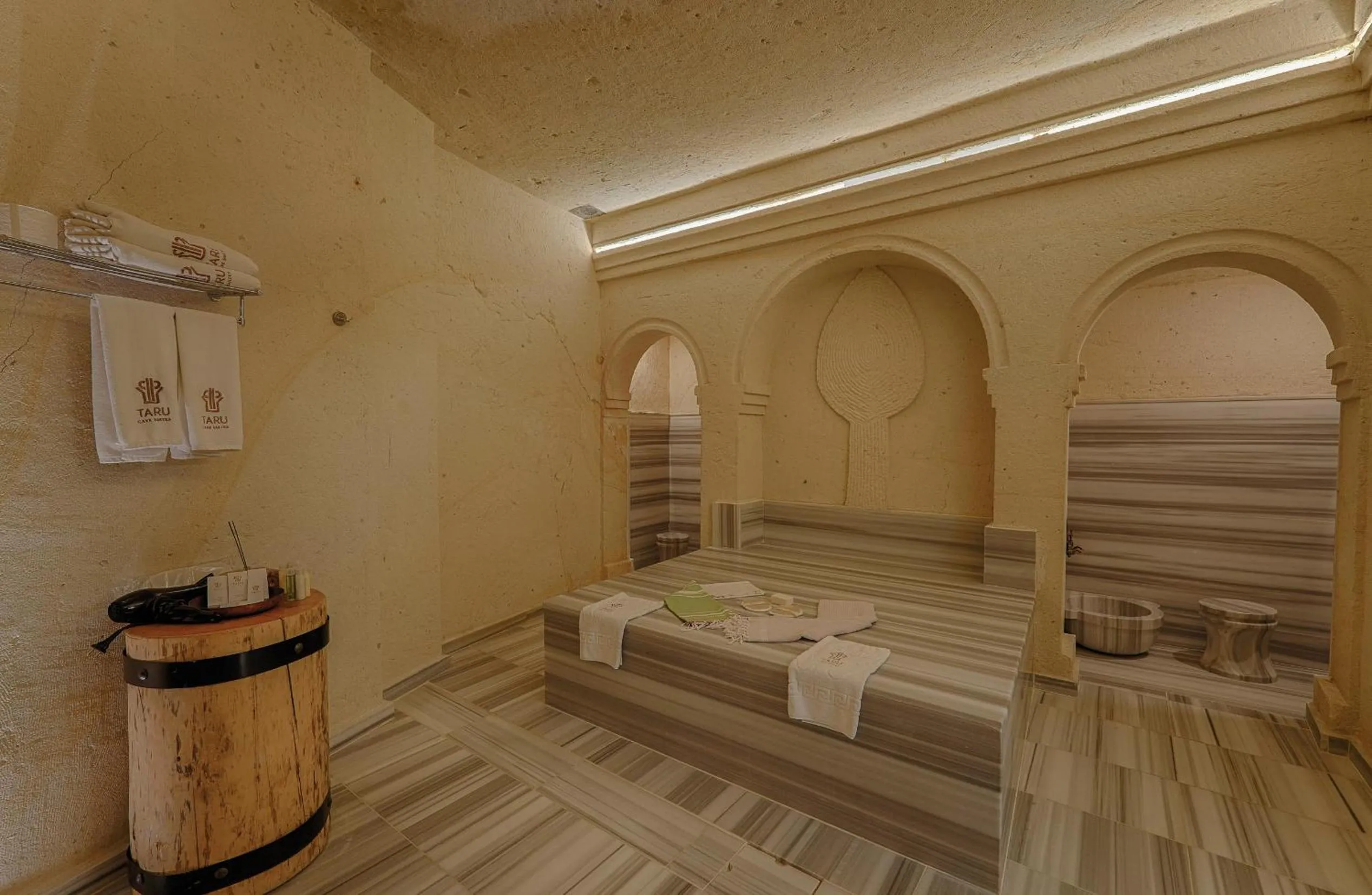 Steam room in Taru Cave Suites