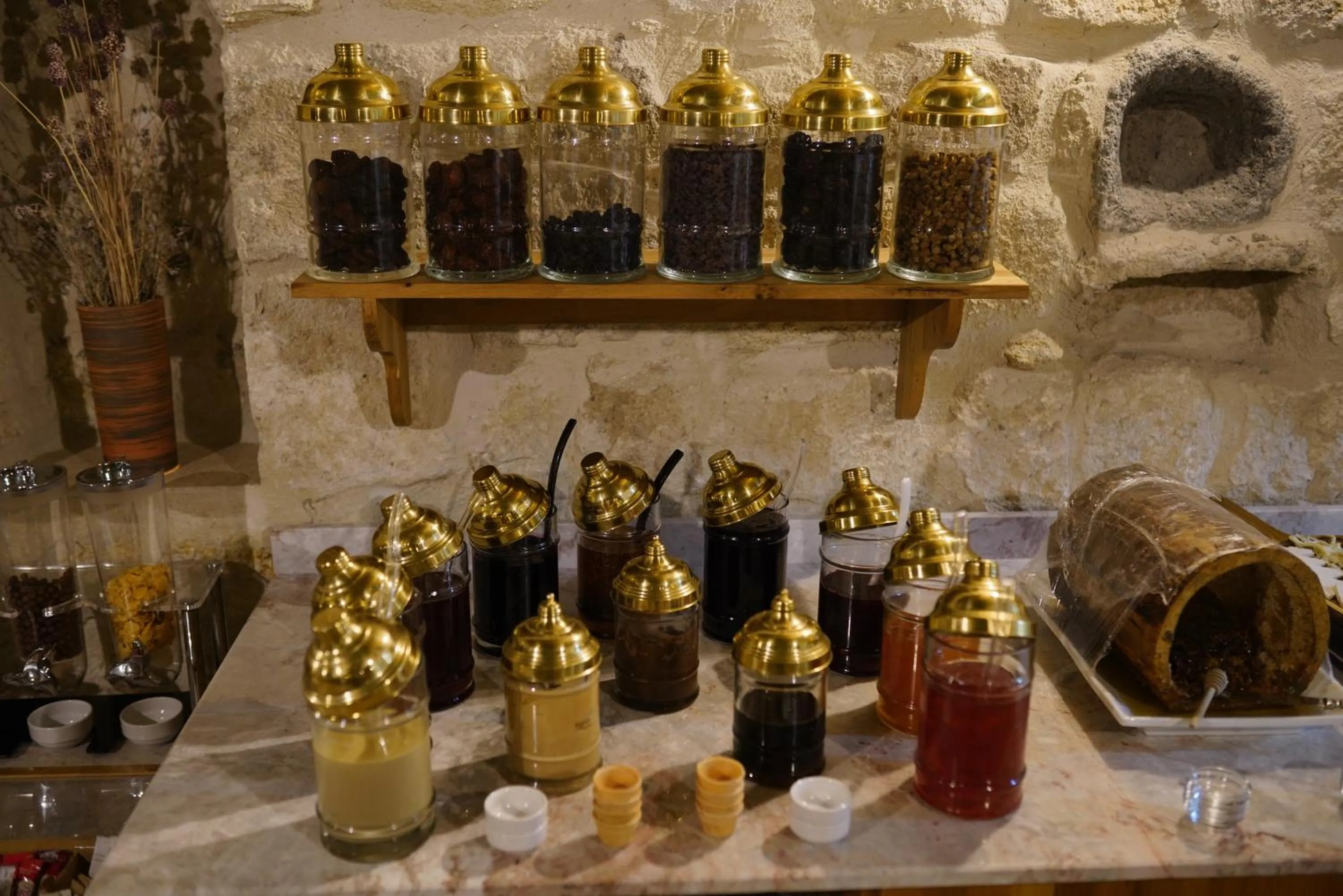 Food and drinks in Taru Cave Suites