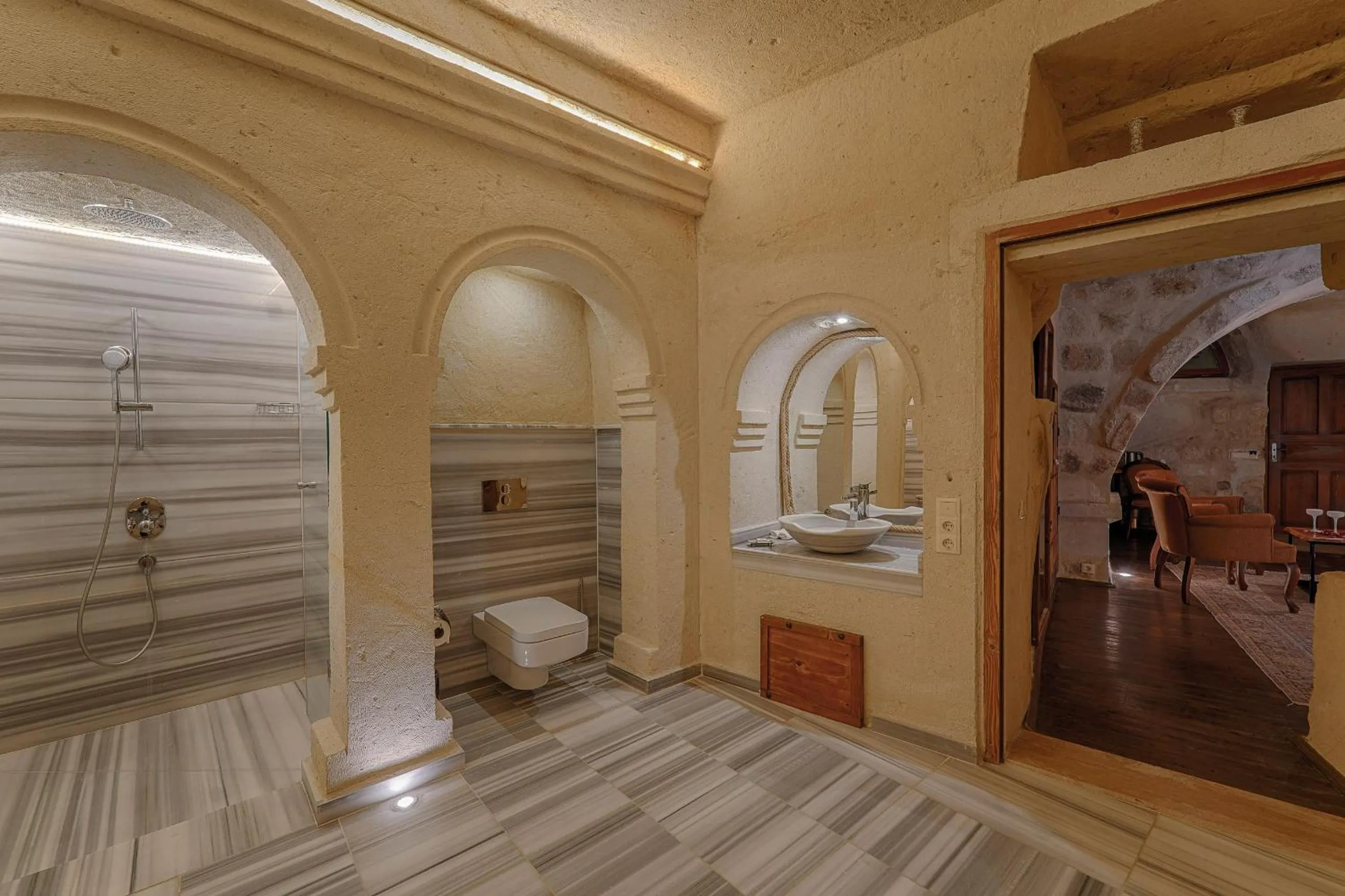 Toilet in Taru Cave Suites