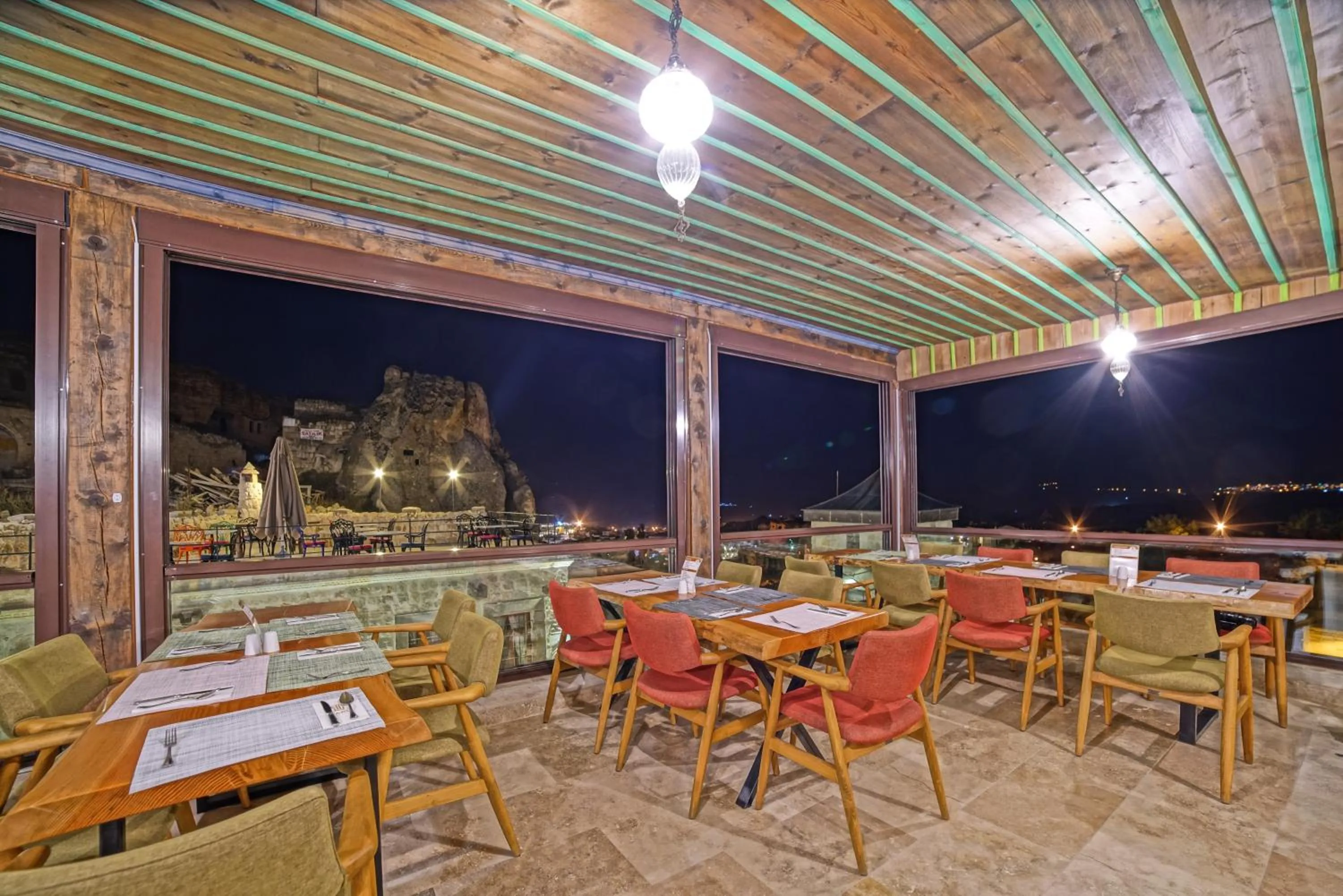 Restaurant/places to eat in Taru Cave Suites