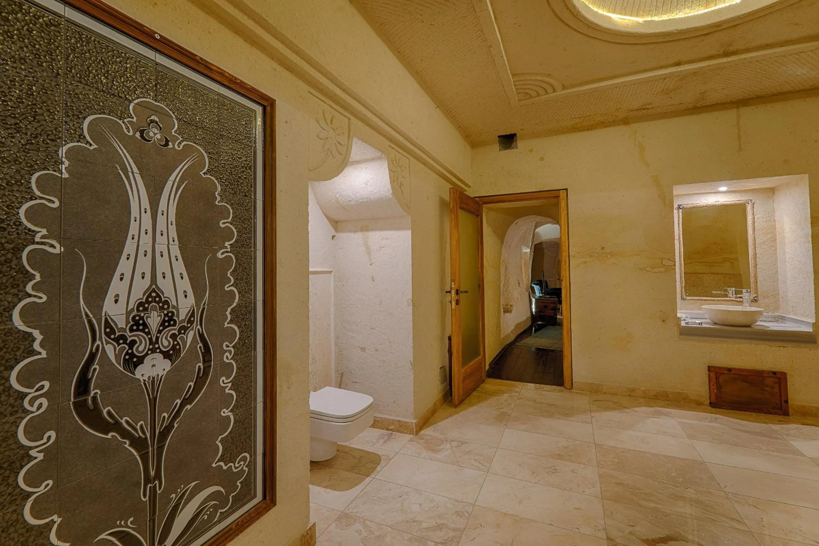 Toilet in Taru Cave Suites