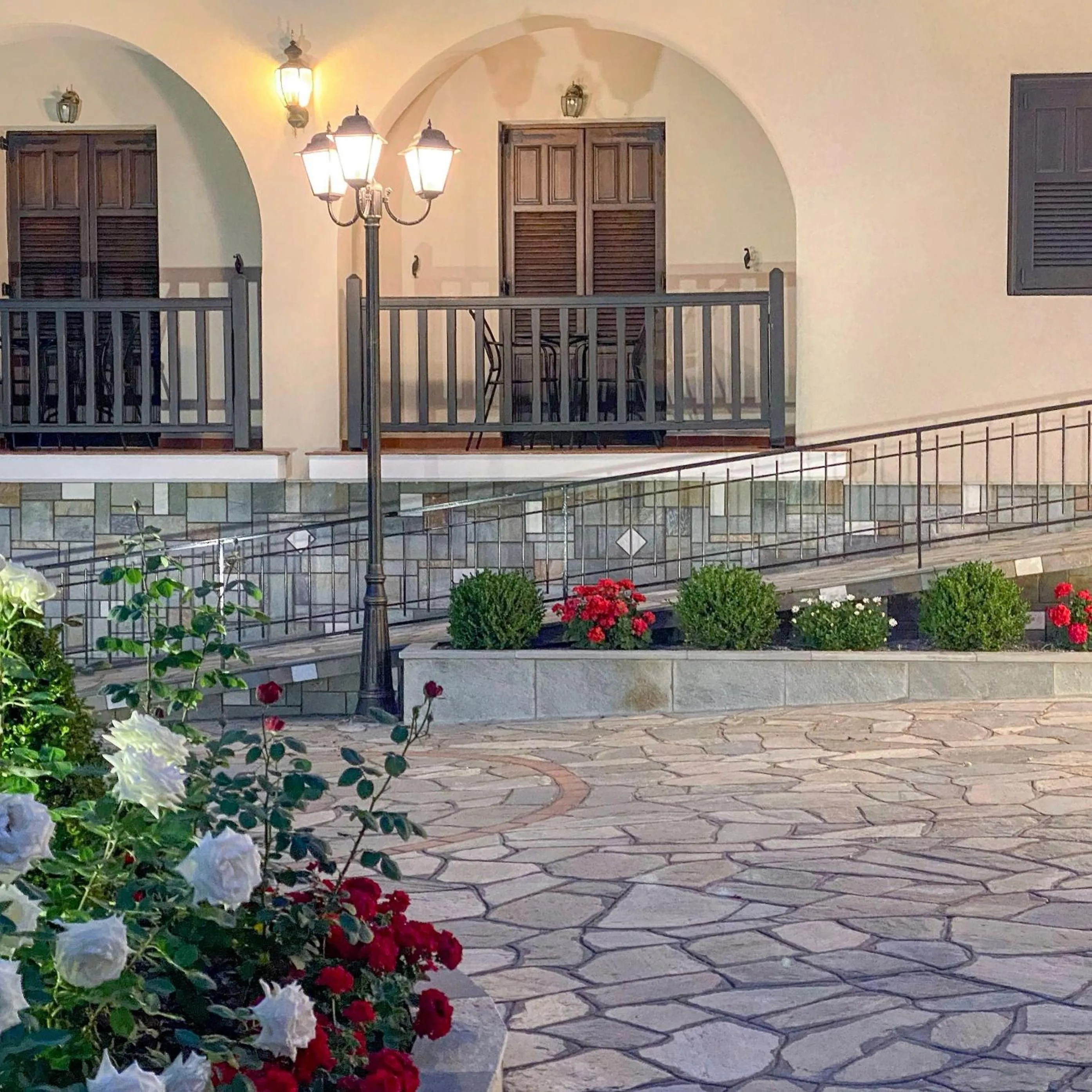 Decorative detail in Hotel Kastraki