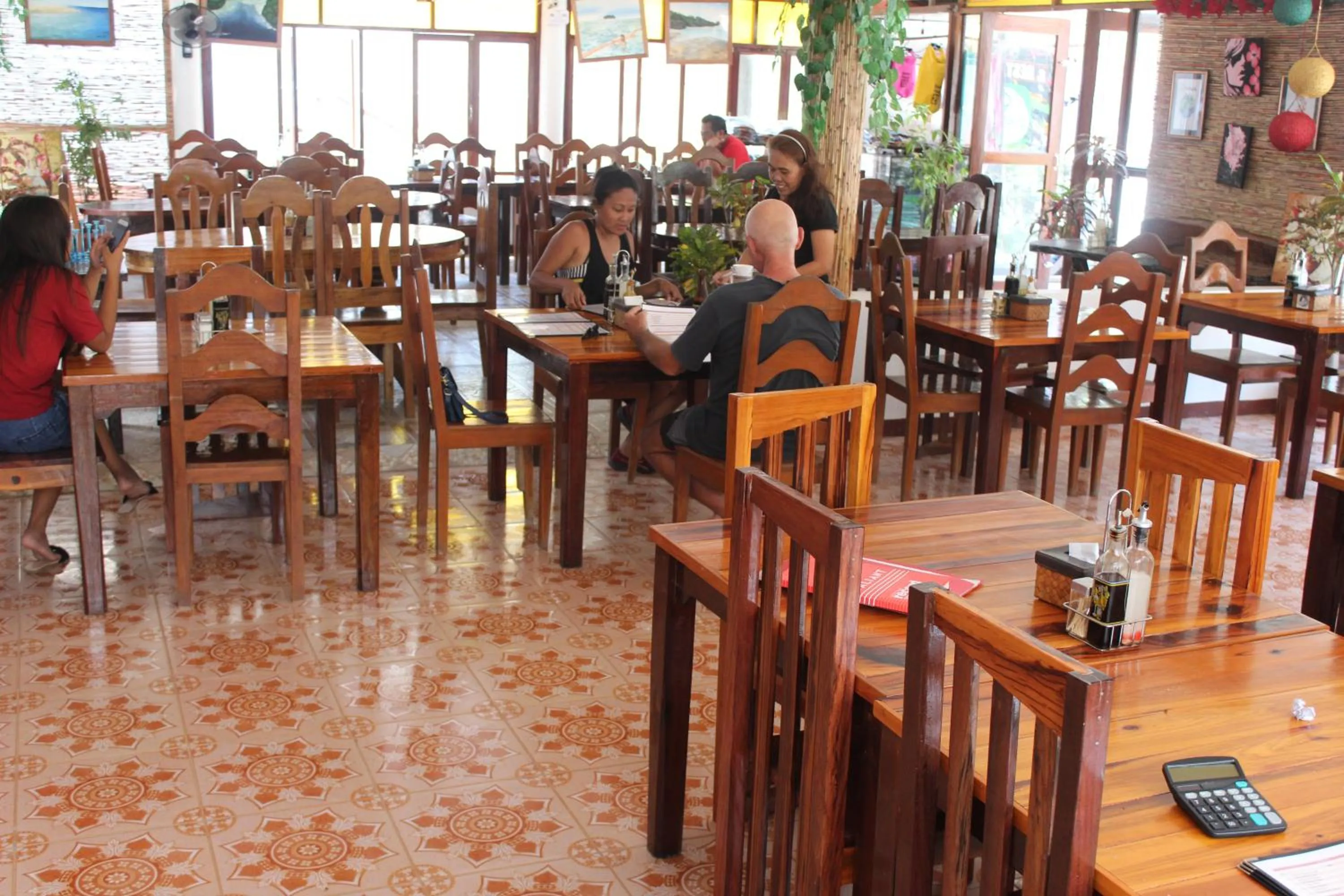 Restaurant/places to eat in Ronaldo's Inn Siargao by Cocotel