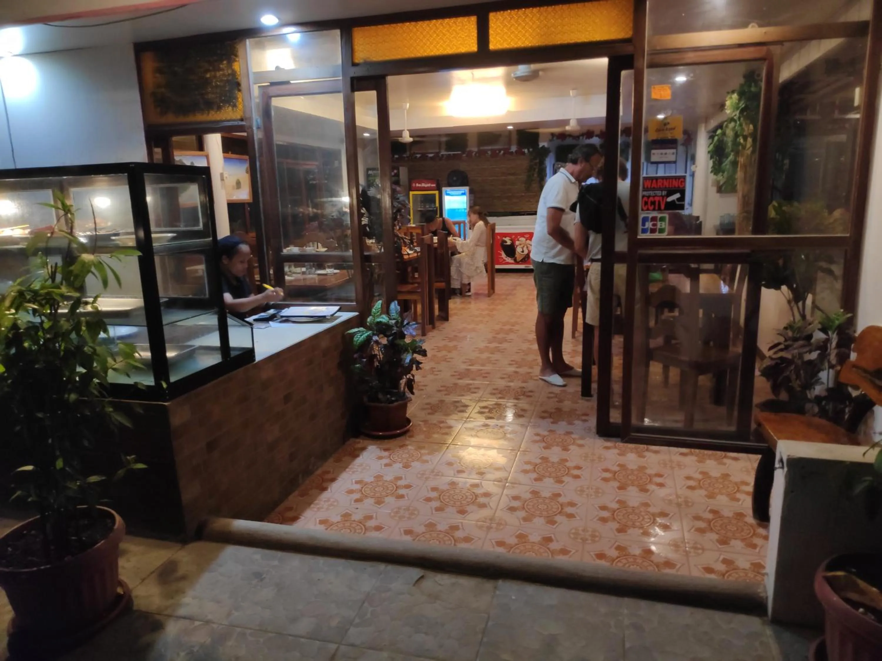 Restaurant/places to eat in Ronaldo's Inn Siargao by Cocotel