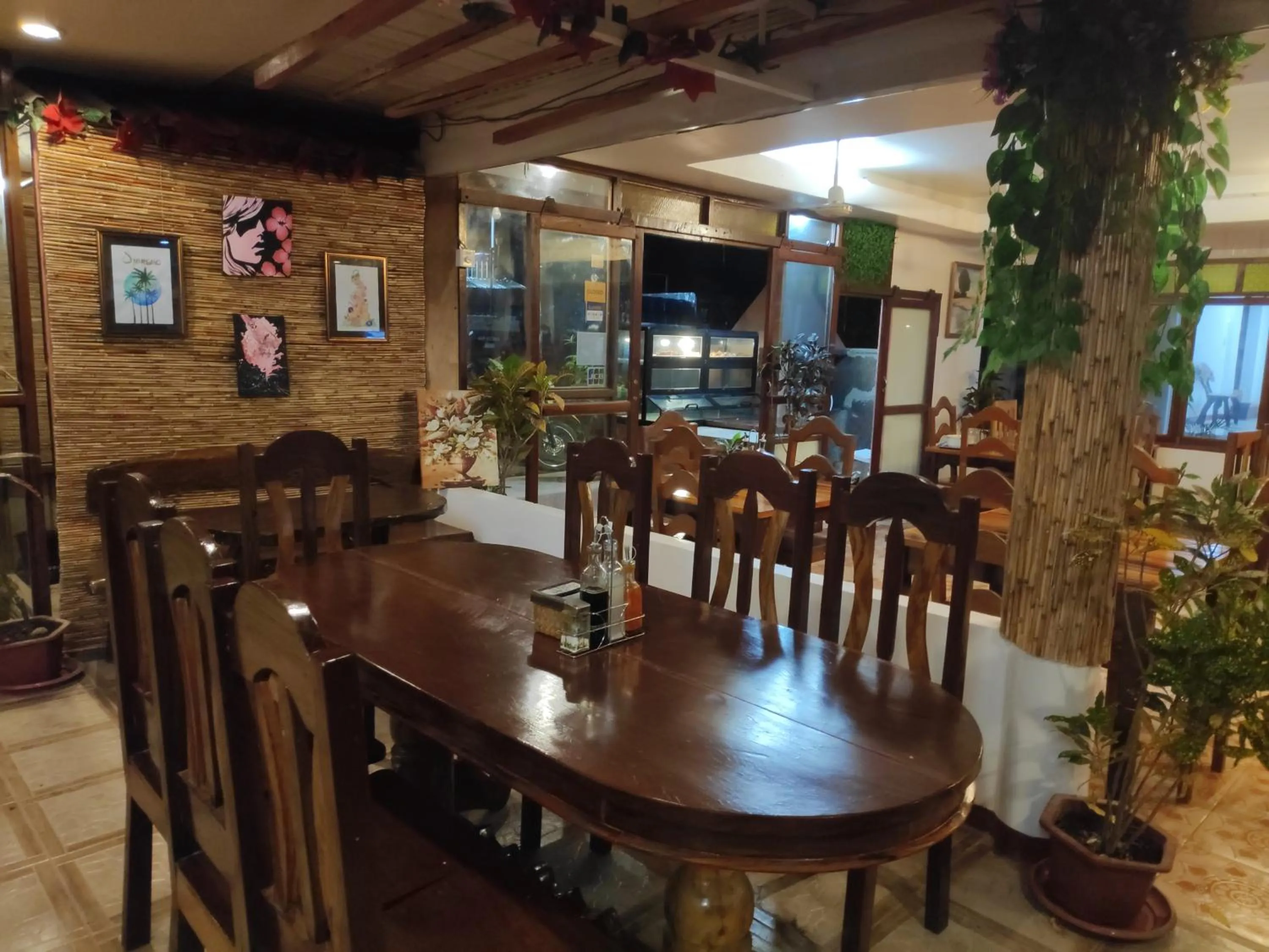 Restaurant/places to eat in Ronaldo's Inn Siargao by Cocotel