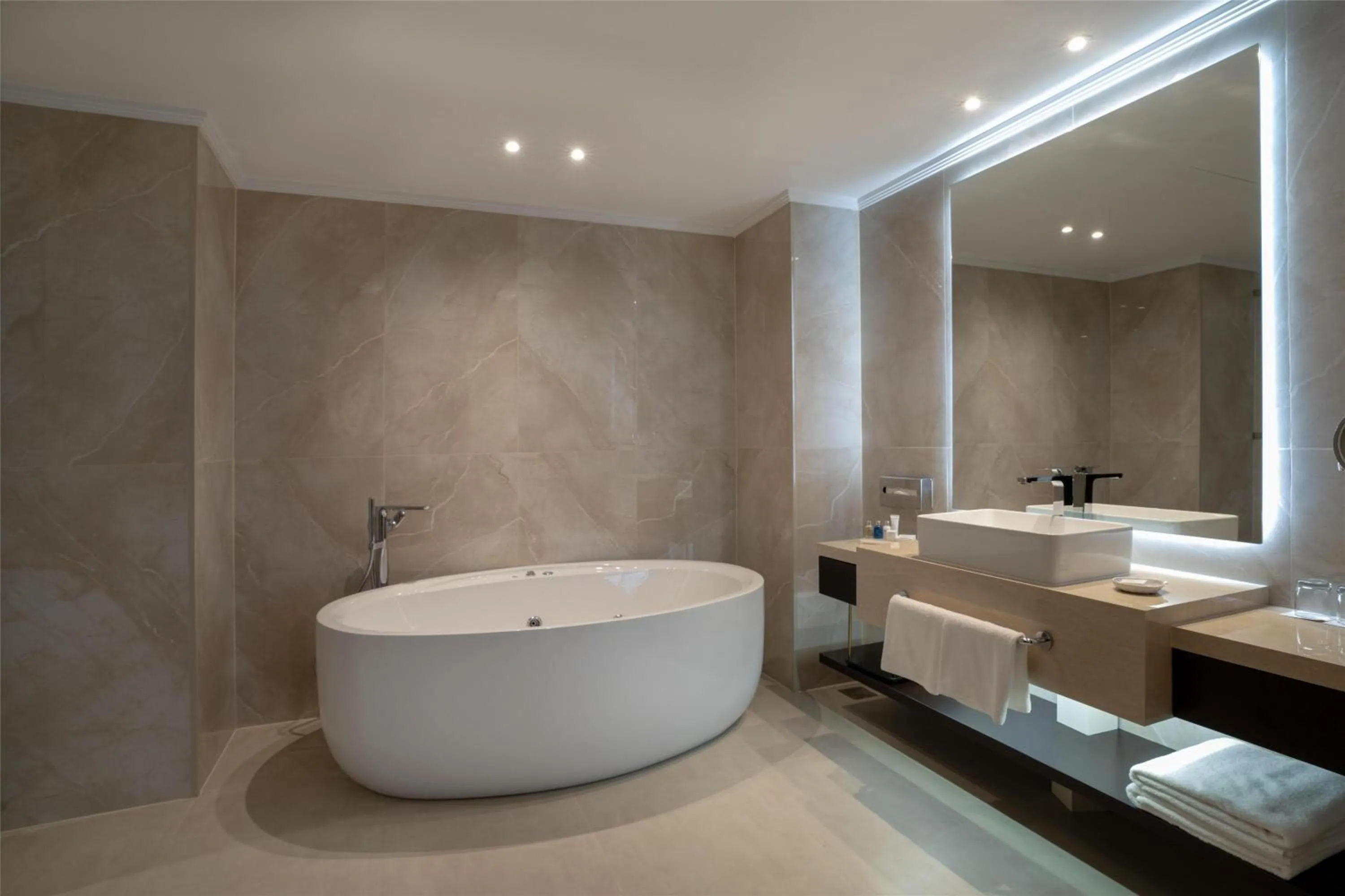 Bathroom in The Diplomat Radisson Blu Hotel Residence & Spa