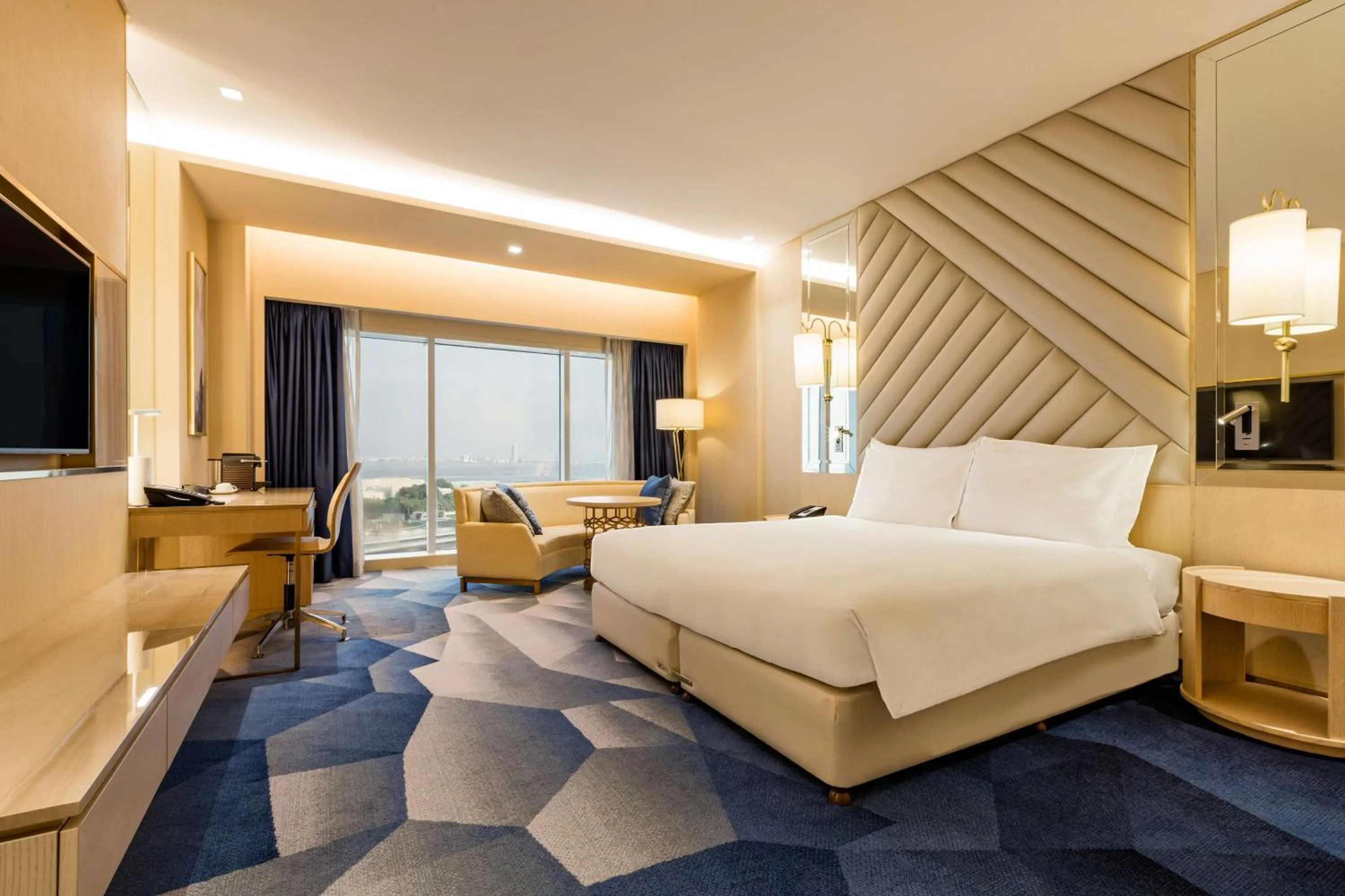 Restaurant/places to eat, Bed in The Diplomat Radisson Blu Hotel Residence & Spa