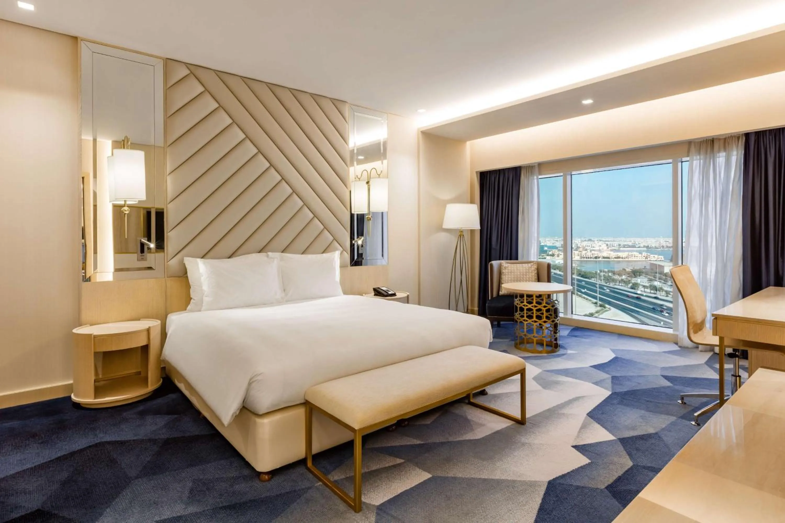 Restaurant/places to eat, Bed in The Diplomat Radisson Blu Hotel Residence & Spa
