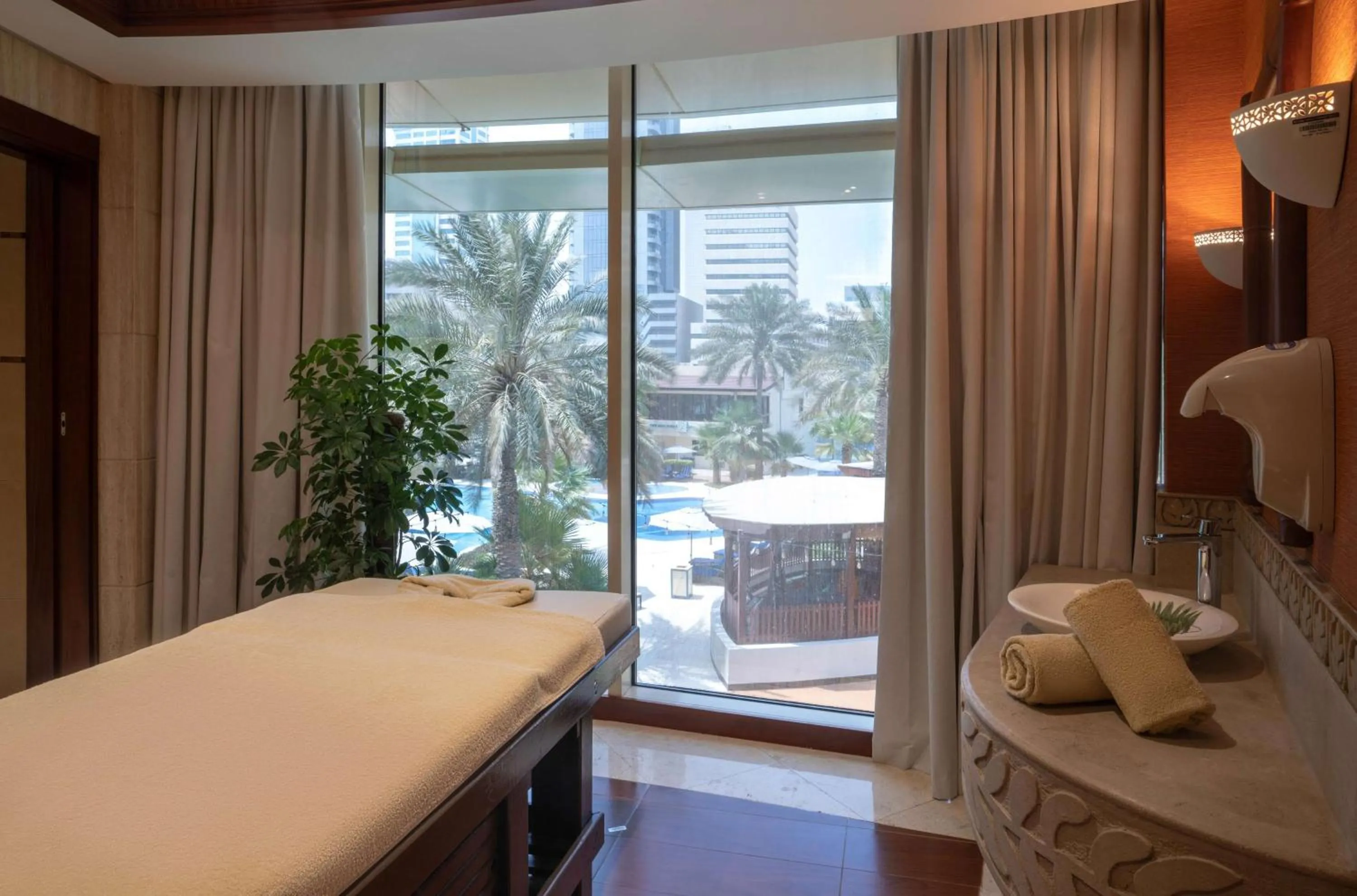 Spa and wellness centre/facilities, Bed in The Diplomat Radisson Blu Hotel Residence & Spa