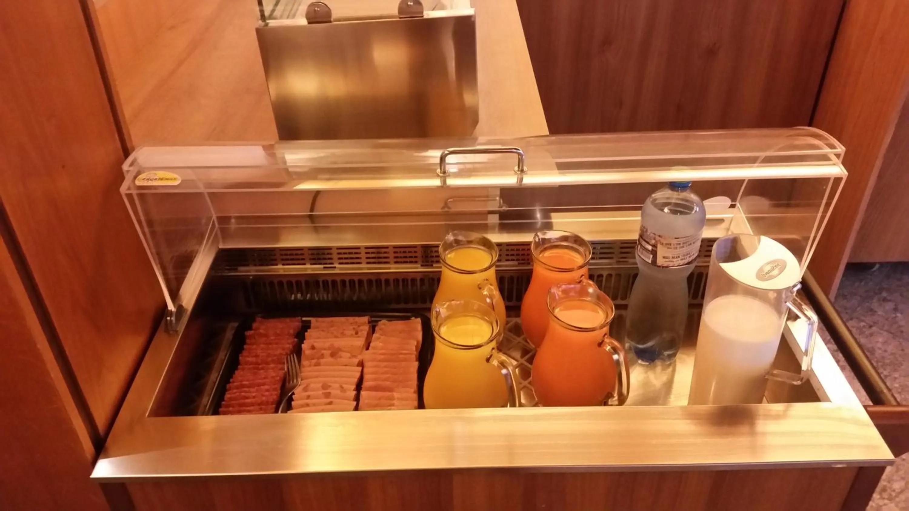 Buffet breakfast in Motel des Sports Martigny