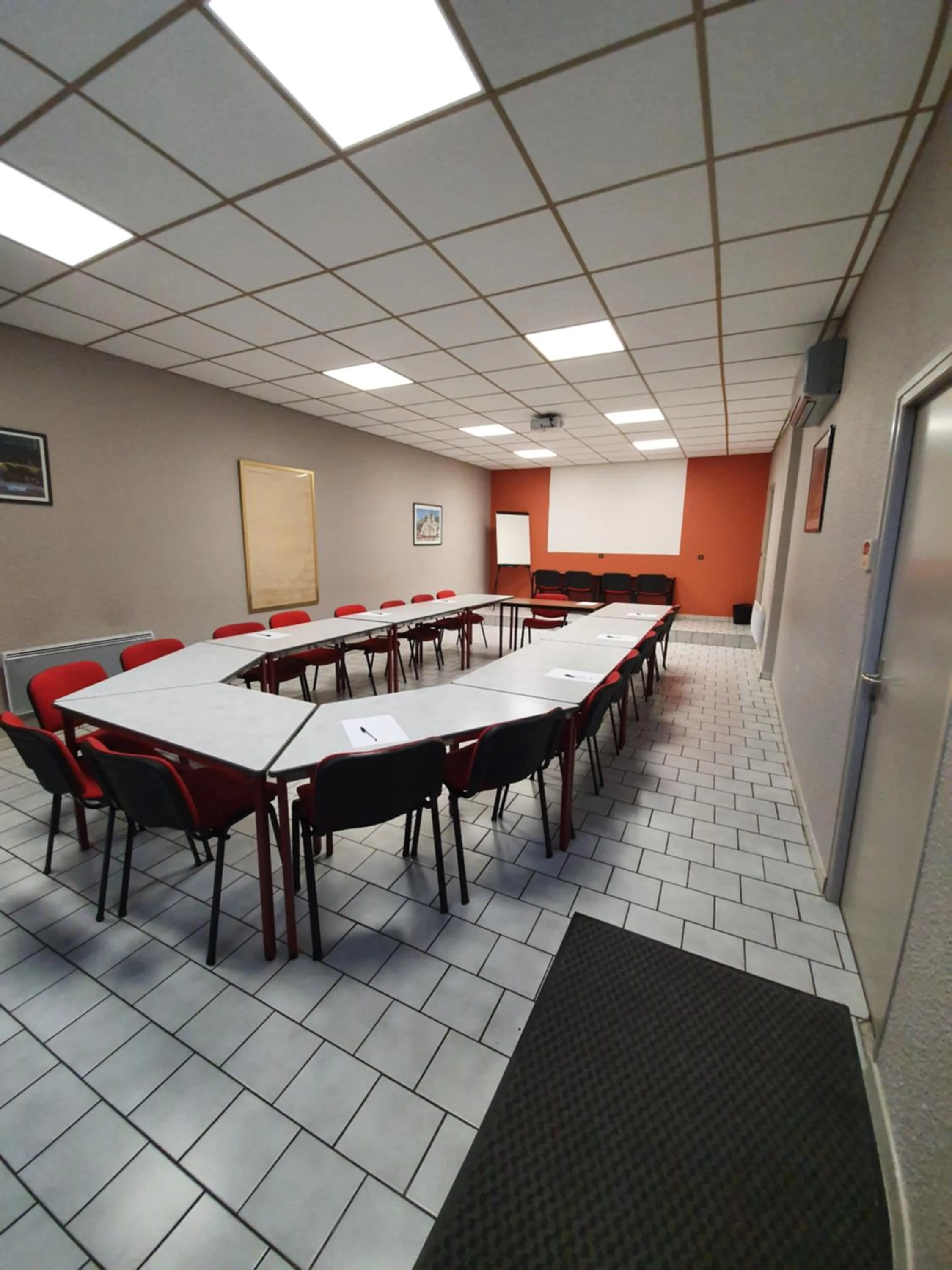 Meeting/conference room in Logis Hôtel Restaurant Azalées