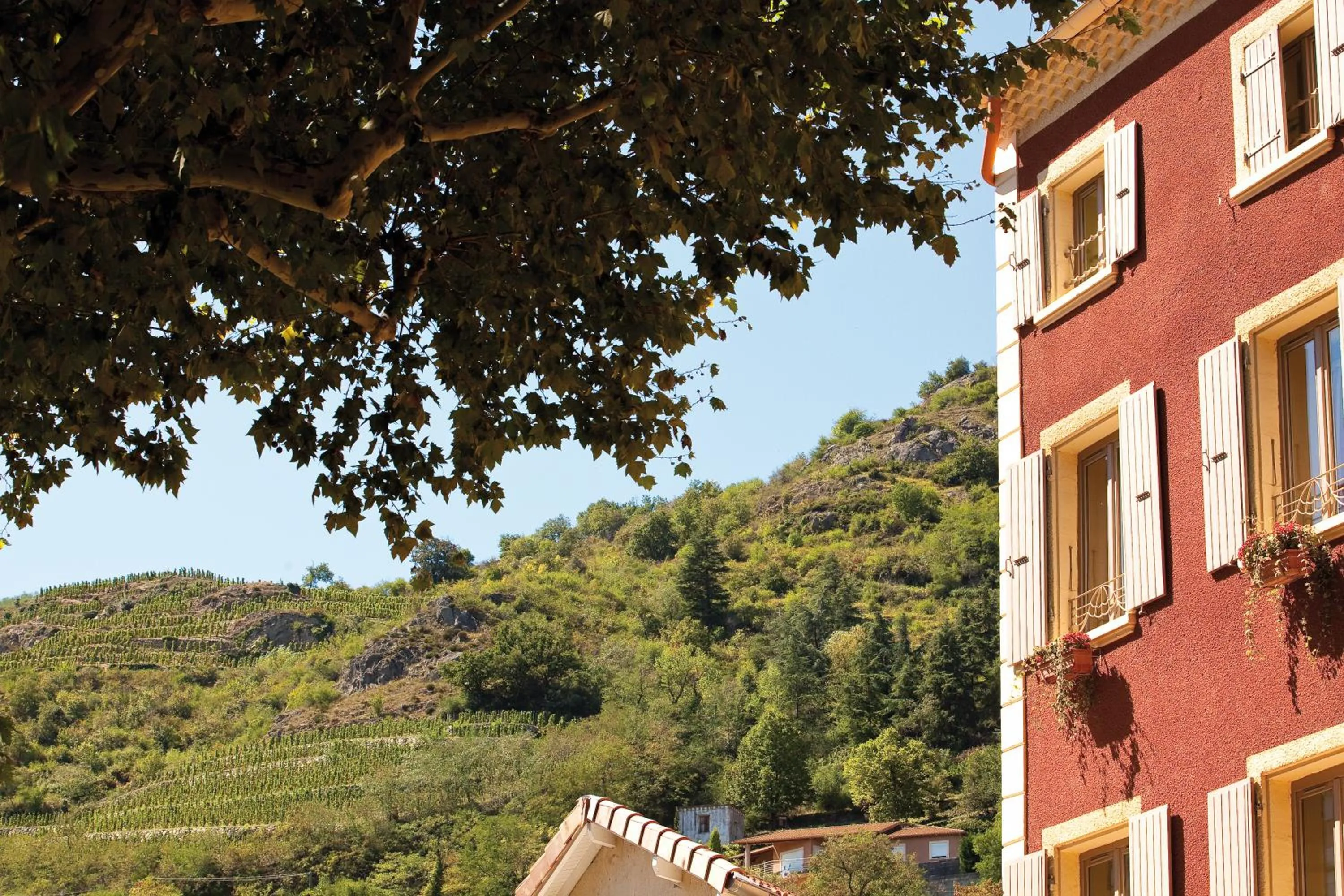 Facade/entrance in Logis Hôtel Restaurant Azalées