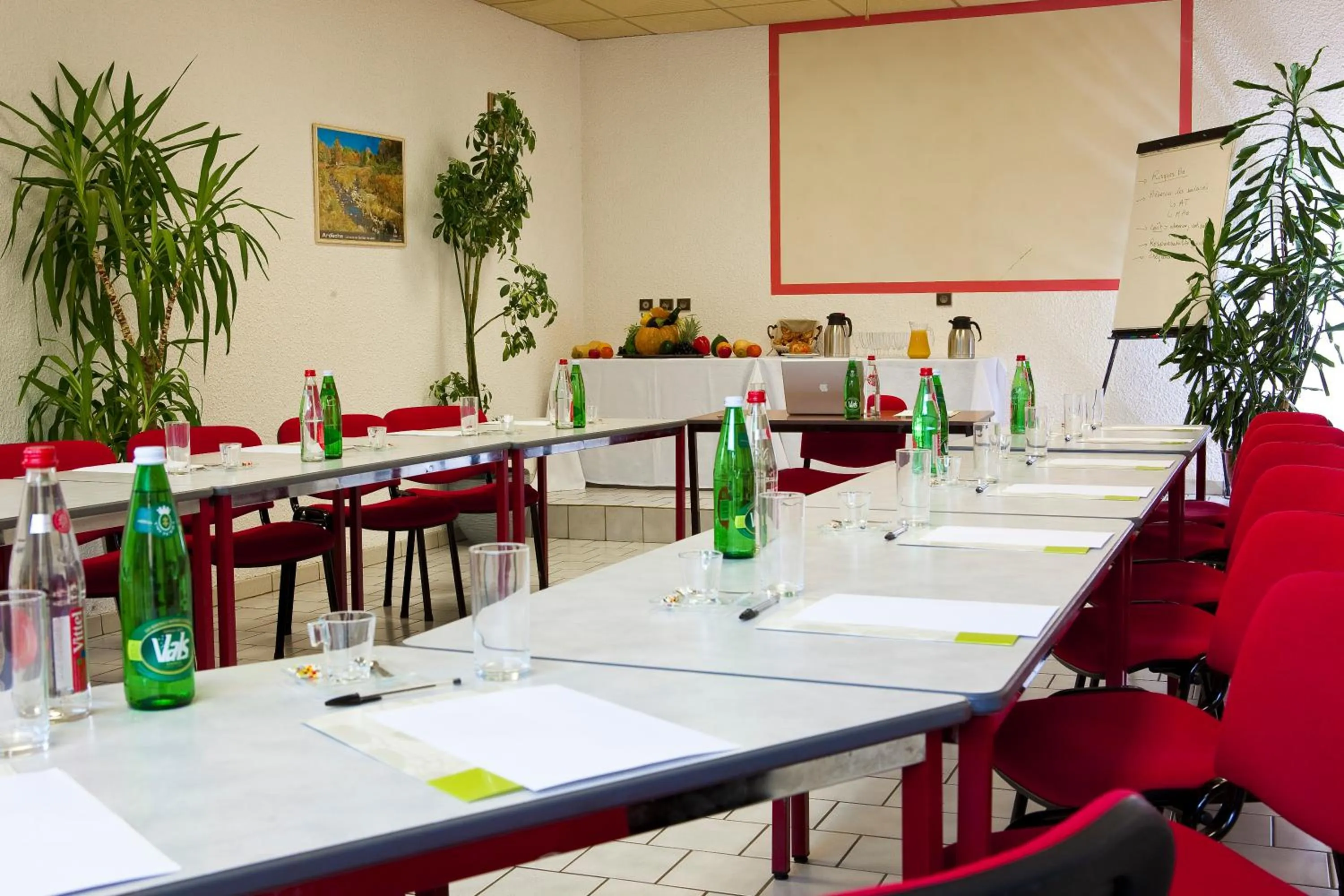 Business facilities in Logis Hôtel Restaurant Azalées