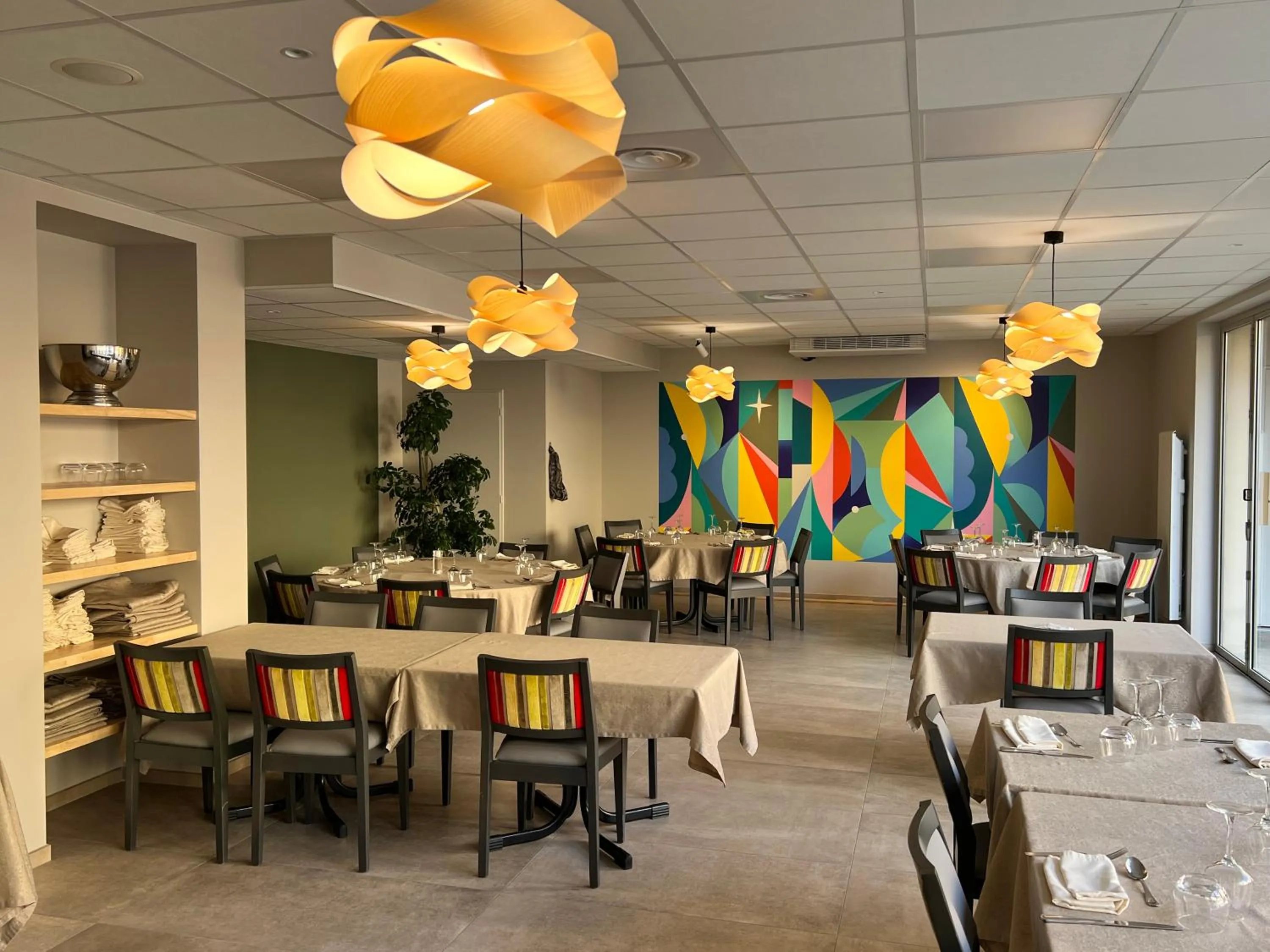 Restaurant/places to eat in Logis Hôtel Restaurant Azalées