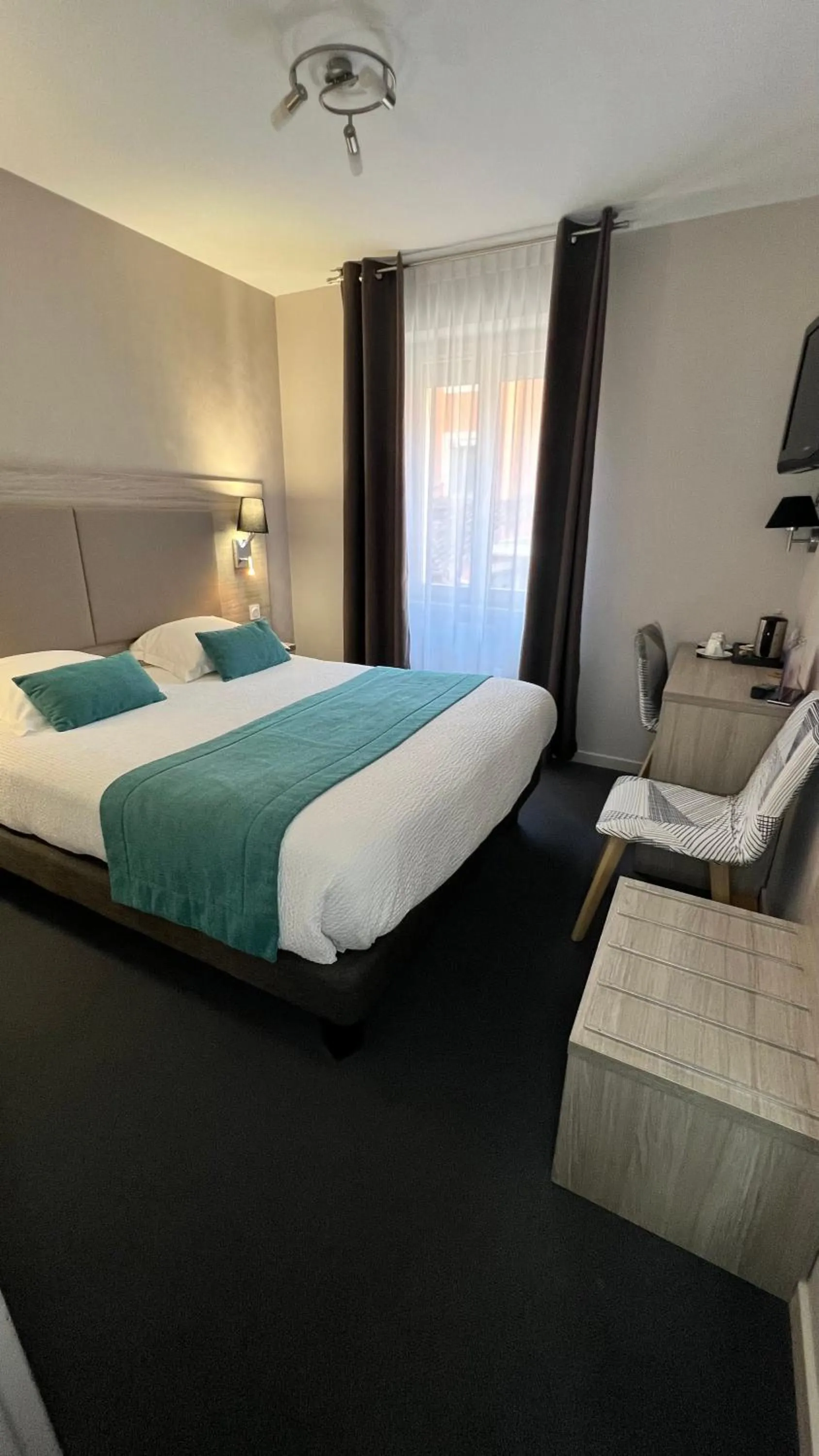 Photo of the whole room, Bed in Logis Hôtel Restaurant Azalées