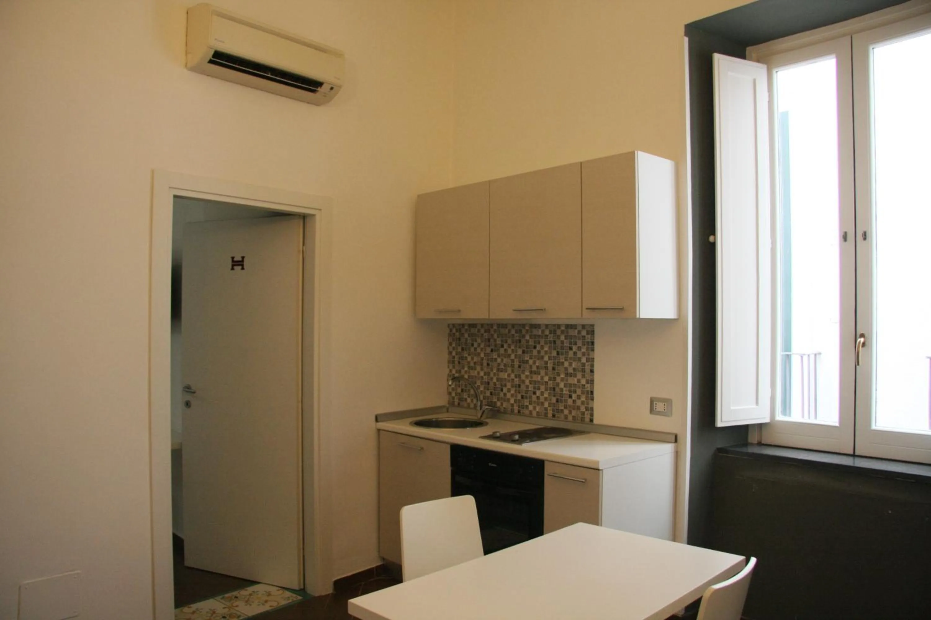 Kitchen or kitchenette in Palazzo della Poesia Casa Vacanze