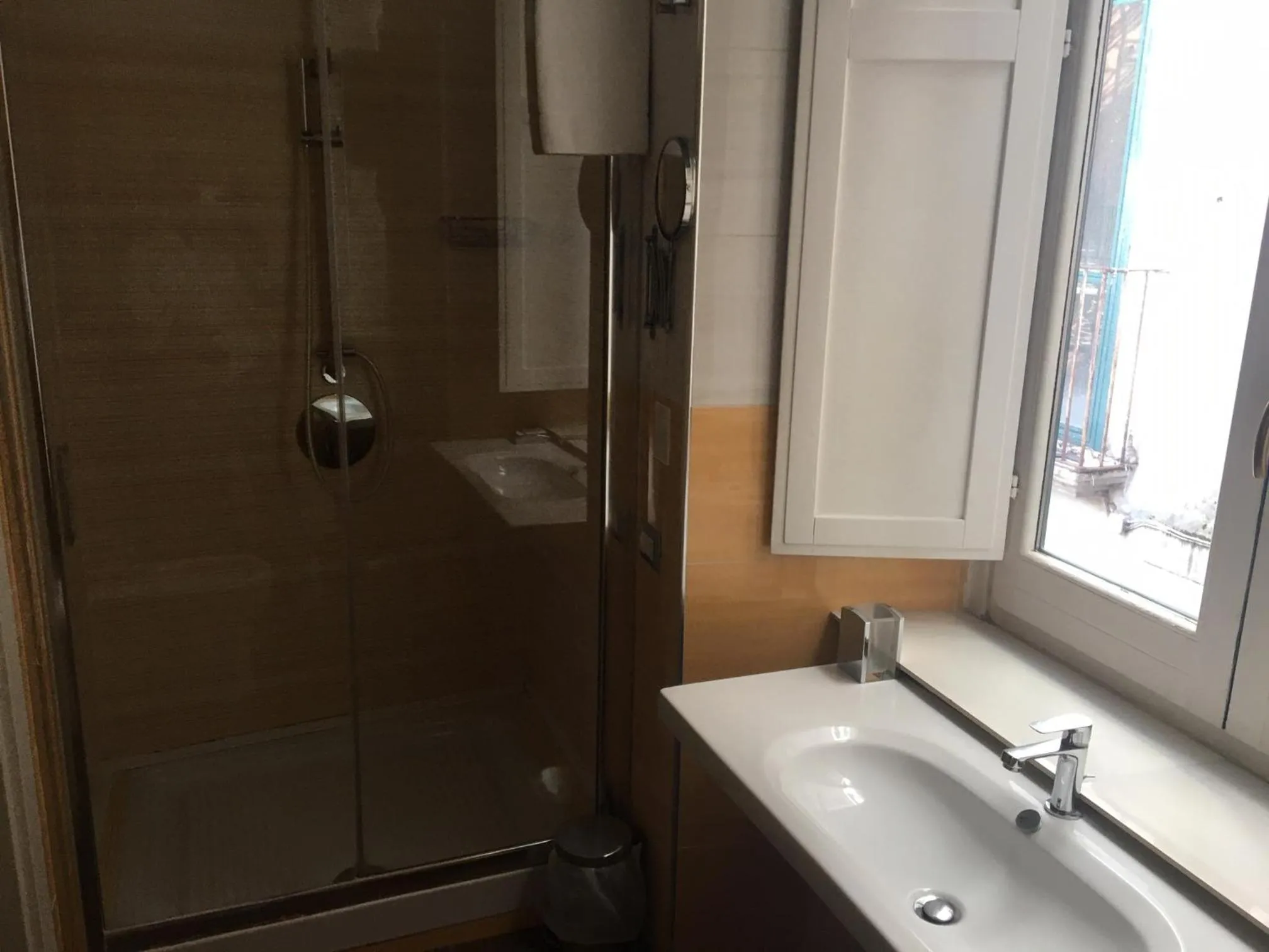 Shower in Palazzo della Poesia Casa Vacanze