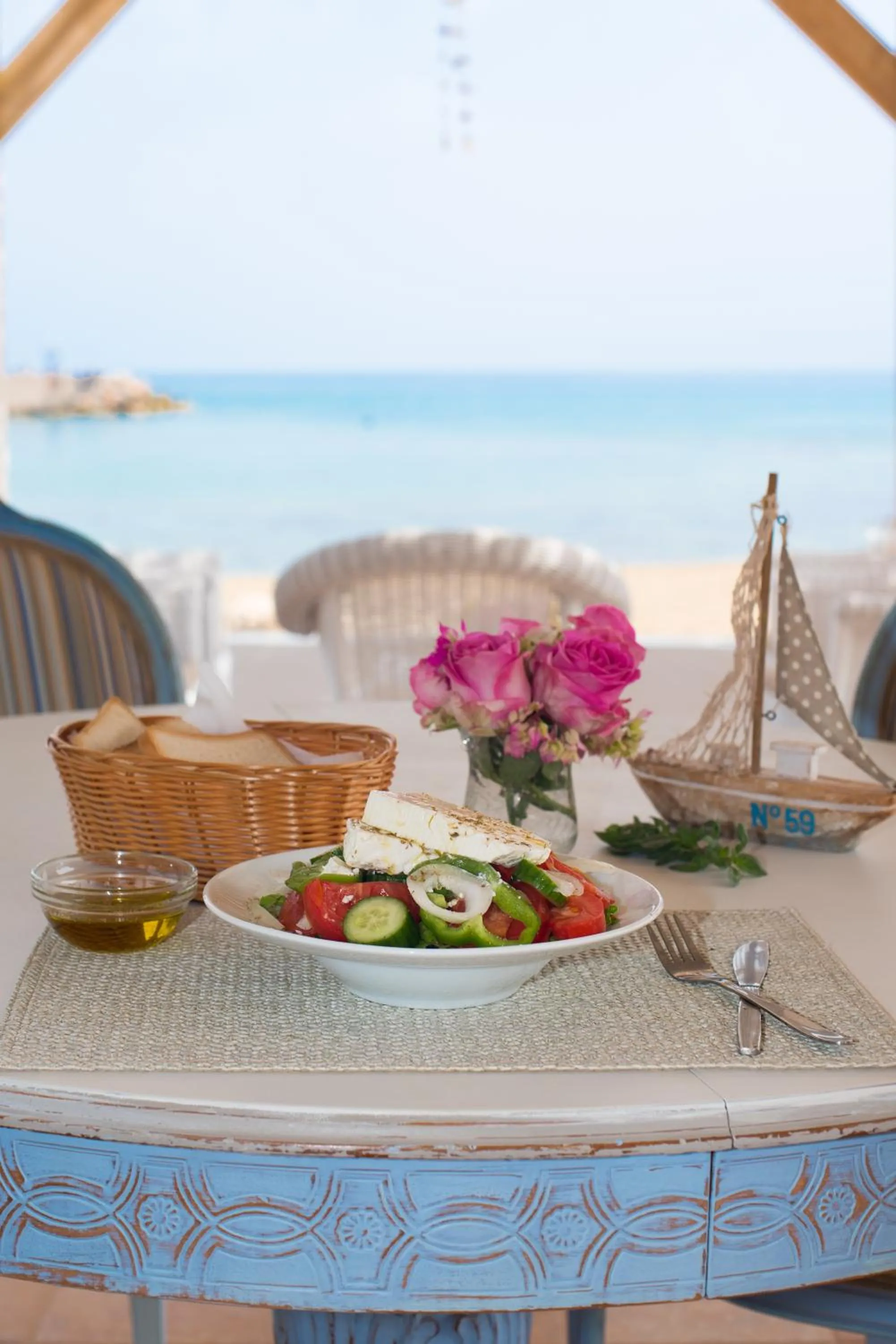 Meals in Silver Sun Studios & Apartments