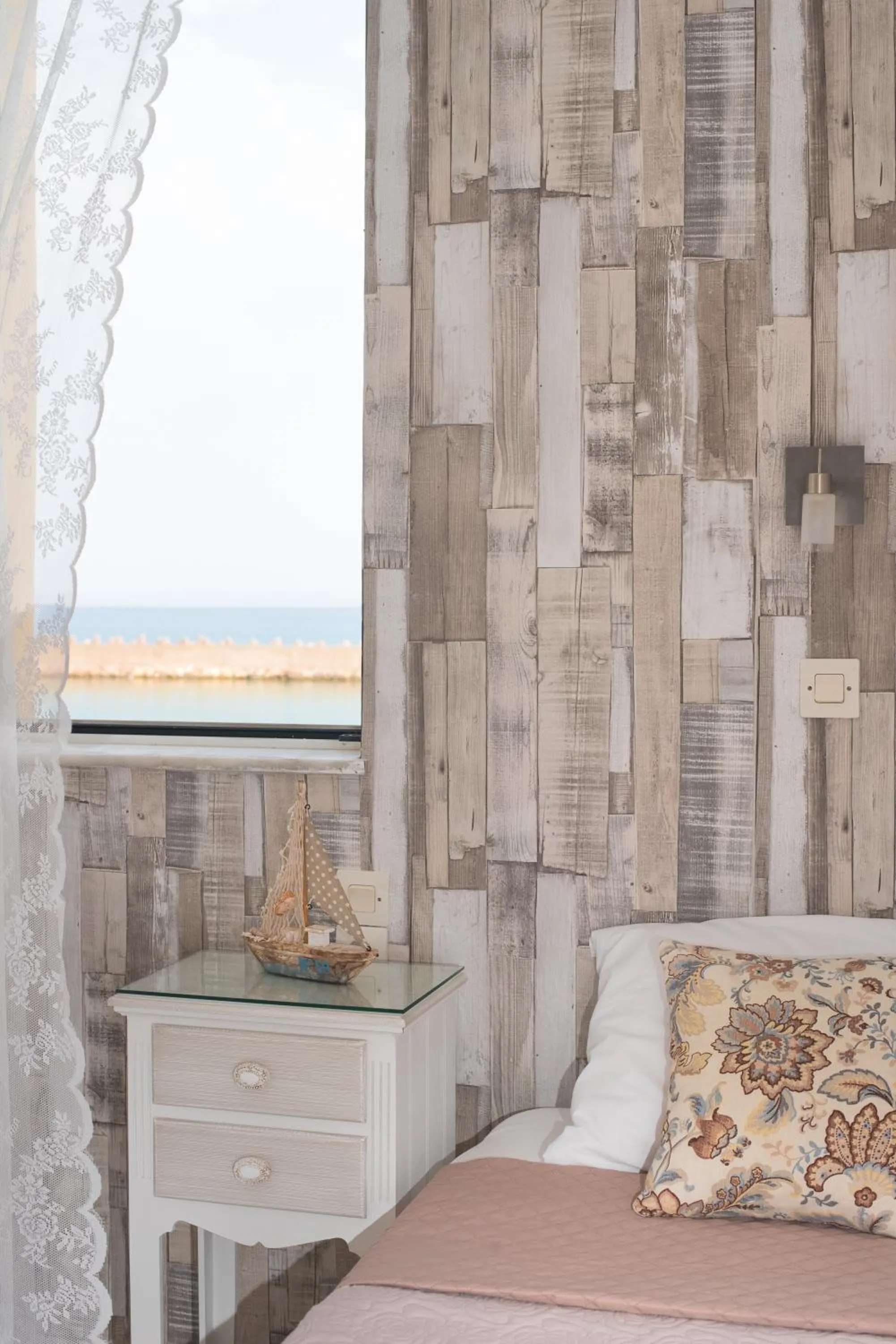 Photo of the whole room, Bed in Silver Sun Studios & Apartments